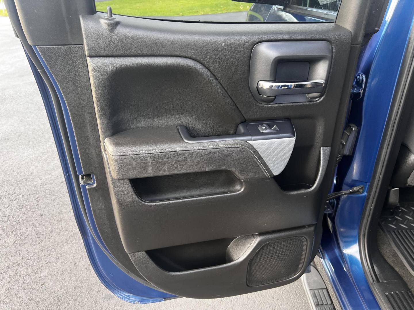 2017 Blue /Black Chevrolet Silverado 1500 LT Z71 Double Cab 4WD (1GCVKREC7HZ) with an 5.3L V8 OHV 16V engine, 6A transmission, located at 547 E. Main St., Orwell, OH, 44076, (440) 437-5893, 41.535435, -80.847855 - Photo#30