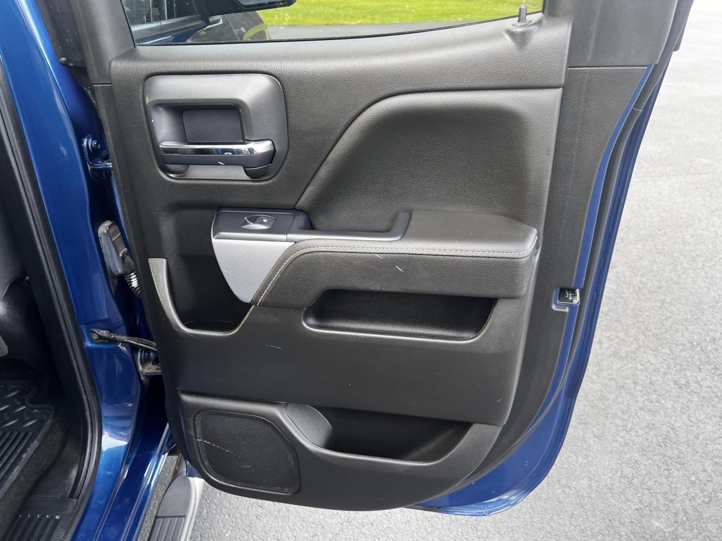 2017 Blue /Black Chevrolet Silverado 1500 LT Z71 Double Cab 4WD (1GCVKREC7HZ) with an 5.3L V8 OHV 16V engine, 6A transmission, located at 547 E. Main St., Orwell, OH, 44076, (440) 437-5893, 41.535435, -80.847855 - Photo#34