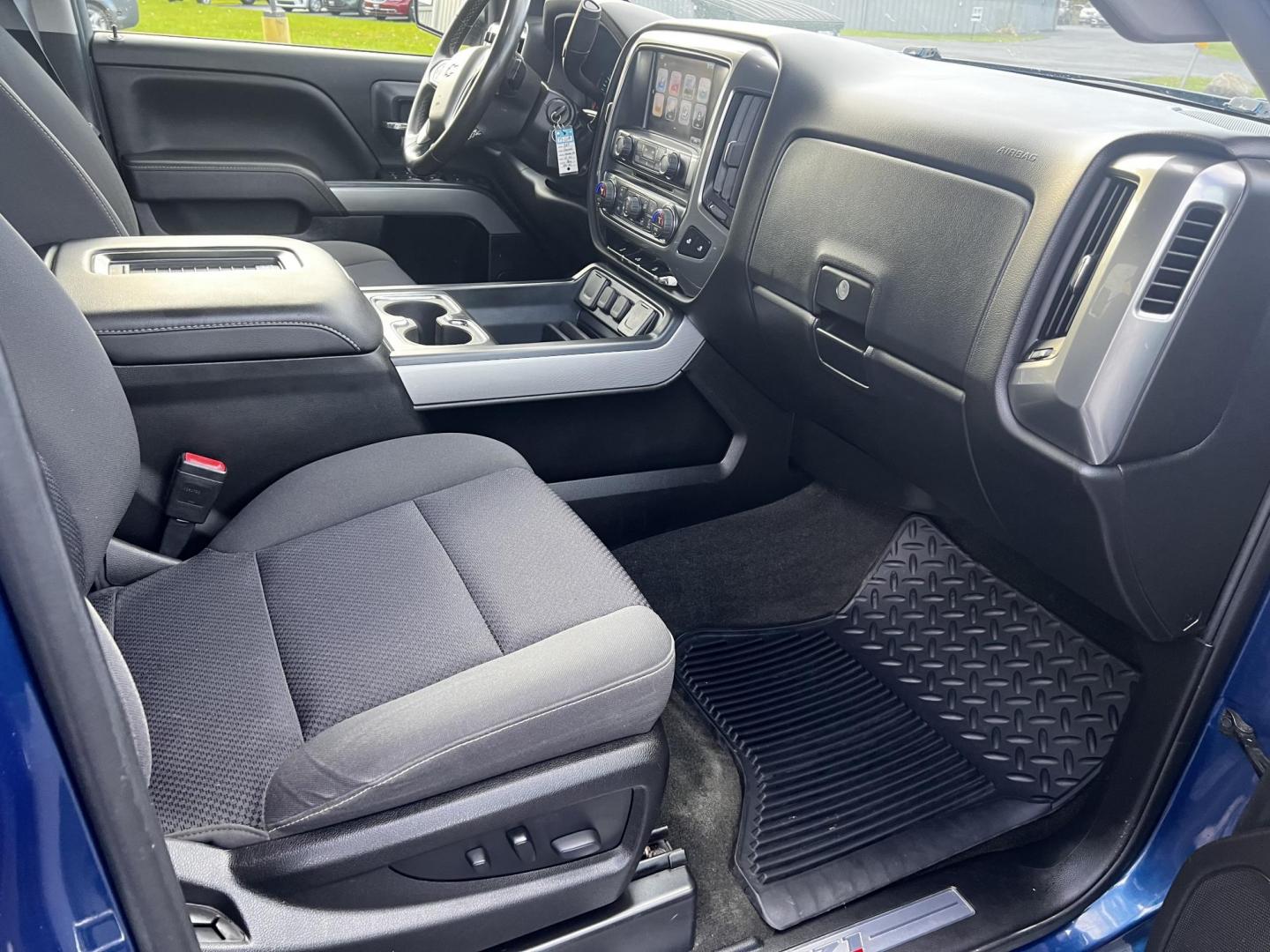 2017 Blue /Black Chevrolet Silverado 1500 LT Z71 Double Cab 4WD (1GCVKREC7HZ) with an 5.3L V8 OHV 16V engine, 6A transmission, located at 547 E. Main St., Orwell, OH, 44076, (440) 437-5893, 41.535435, -80.847855 - Photo#36