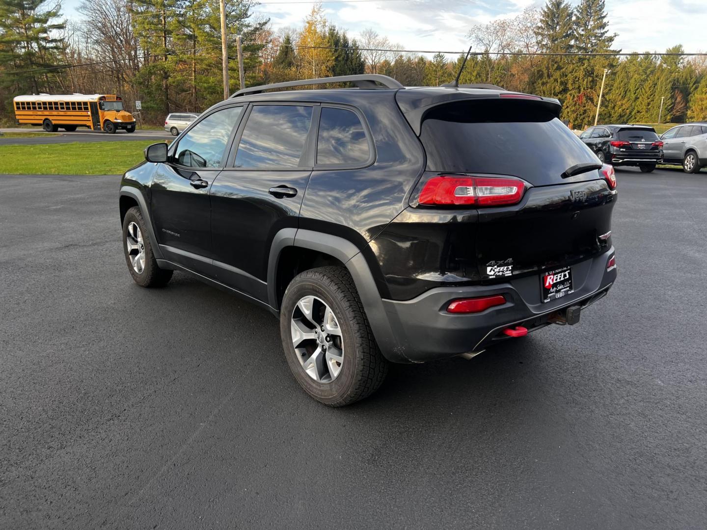 2015 Black /Black Jeep Cherokee Trailhawk 4WD (1C4PJMBS8FW) with an 3.2L V6 DOHC 24V engine, 9-Speed Automatic transmission, located at 11115 Chardon Rd. , Chardon, OH, 44024, (440) 214-9705, 41.580246, -81.241943 - Photo#10