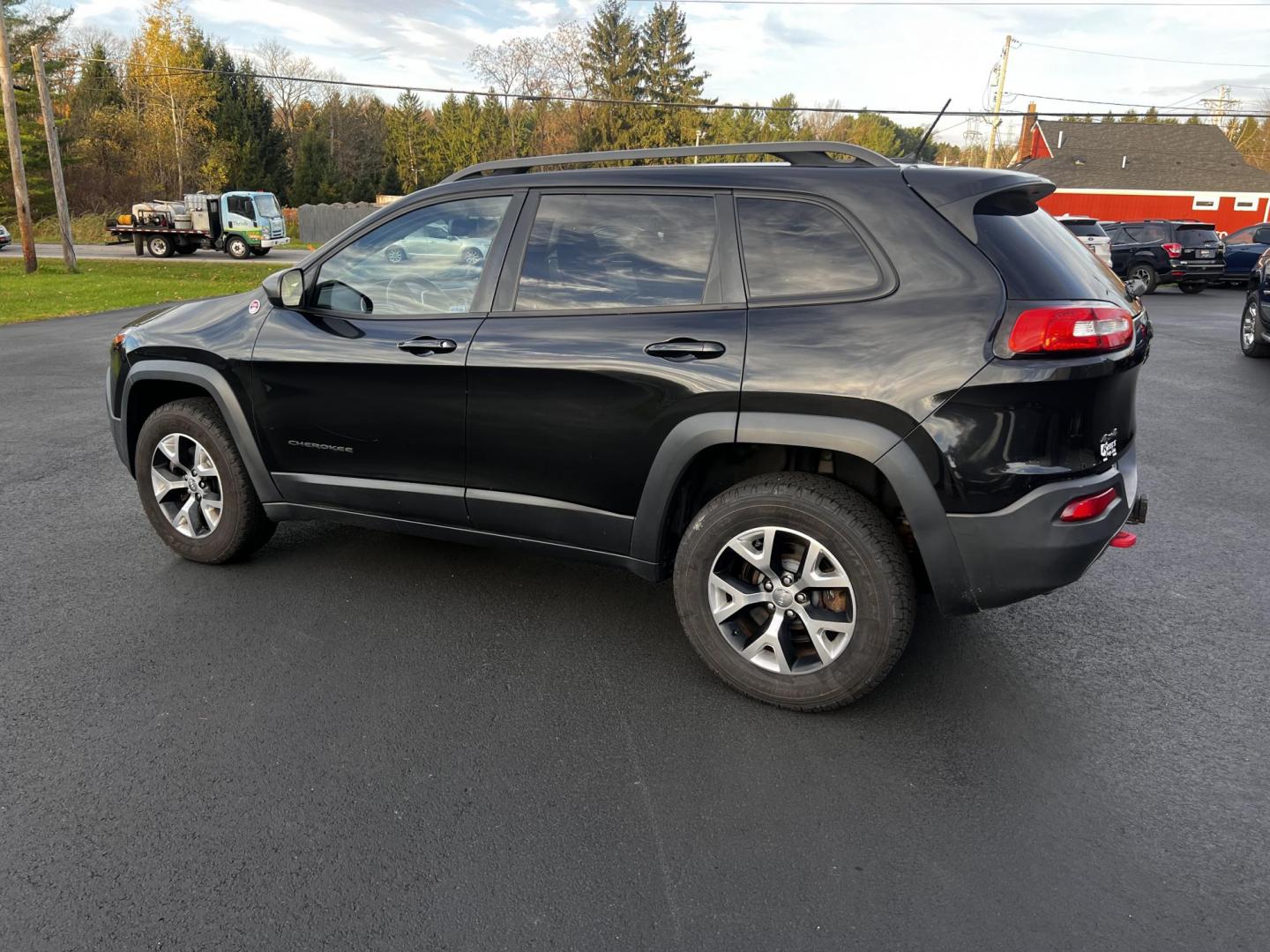 2015 Black /Black Jeep Cherokee Trailhawk 4WD (1C4PJMBS8FW) with an 3.2L V6 DOHC 24V engine, 9-Speed Automatic transmission, located at 11115 Chardon Rd. , Chardon, OH, 44024, (440) 214-9705, 41.580246, -81.241943 - Photo#11