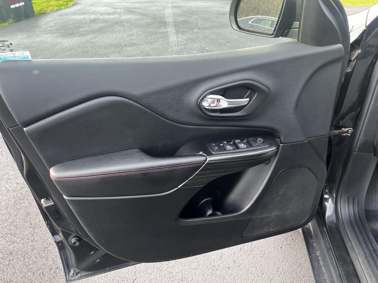 2015 Black /Black Jeep Cherokee Trailhawk 4WD (1C4PJMBS8FW) with an 3.2L V6 DOHC 24V engine, 9-Speed Automatic transmission, located at 11115 Chardon Rd. , Chardon, OH, 44024, (440) 214-9705, 41.580246, -81.241943 - Photo#16
