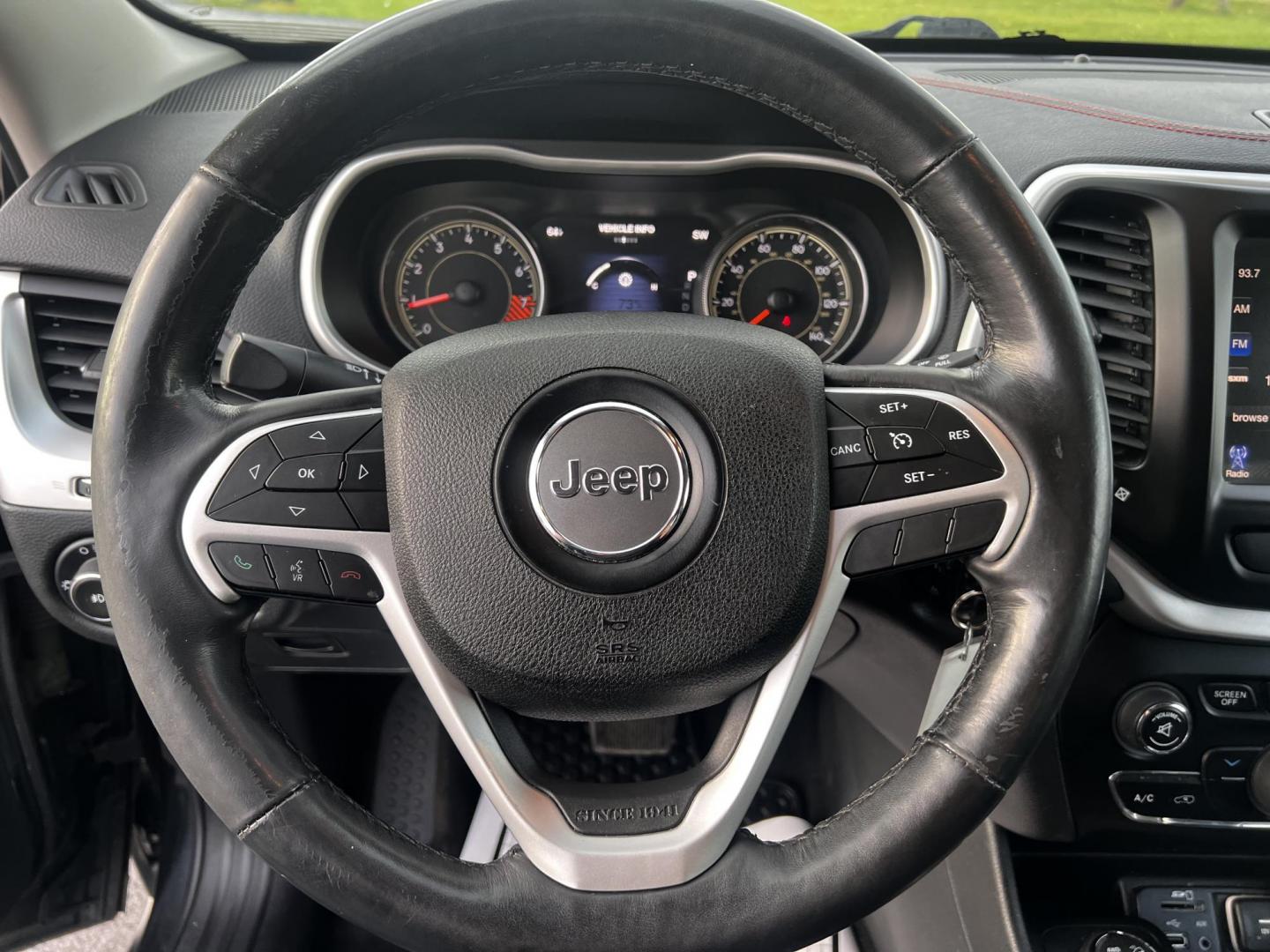 2015 Black /Black Jeep Cherokee Trailhawk 4WD (1C4PJMBS8FW) with an 3.2L V6 DOHC 24V engine, 9-Speed Automatic transmission, located at 11115 Chardon Rd. , Chardon, OH, 44024, (440) 214-9705, 41.580246, -81.241943 - Photo#23