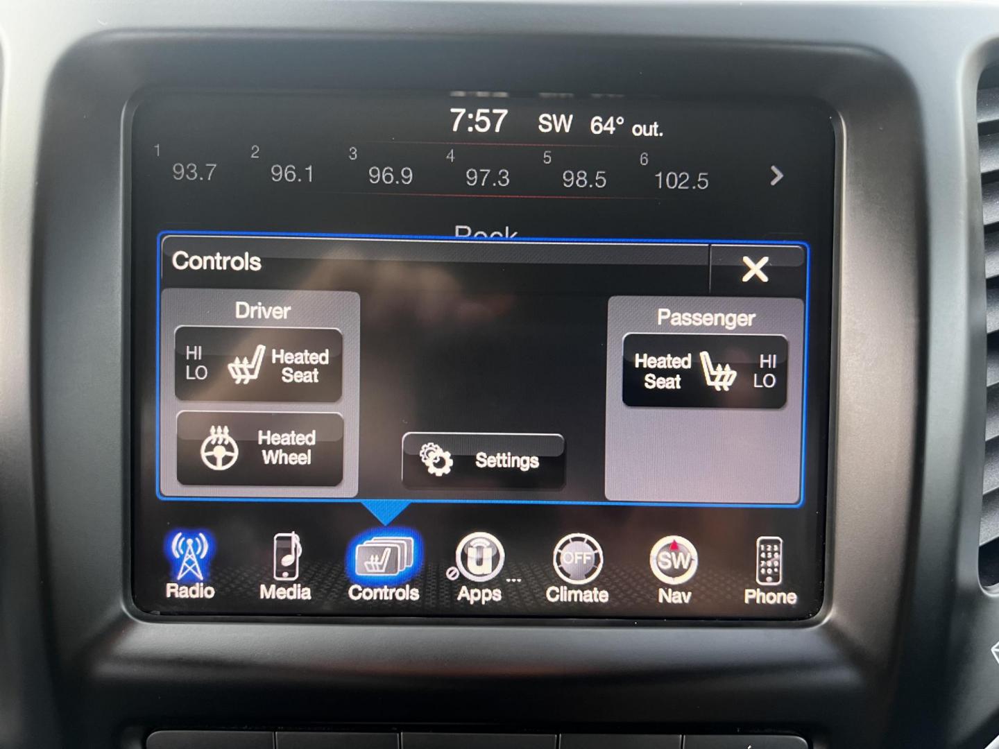 2015 Black /Black Jeep Cherokee Trailhawk 4WD (1C4PJMBS8FW) with an 3.2L V6 DOHC 24V engine, 9-Speed Automatic transmission, located at 11115 Chardon Rd. , Chardon, OH, 44024, (440) 214-9705, 41.580246, -81.241943 - Photo#25