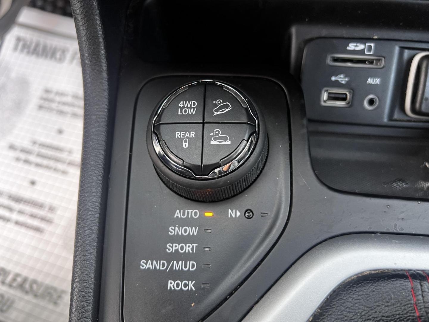2015 Black /Black Jeep Cherokee Trailhawk 4WD (1C4PJMBS8FW) with an 3.2L V6 DOHC 24V engine, 9-Speed Automatic transmission, located at 11115 Chardon Rd. , Chardon, OH, 44024, (440) 214-9705, 41.580246, -81.241943 - Photo#29