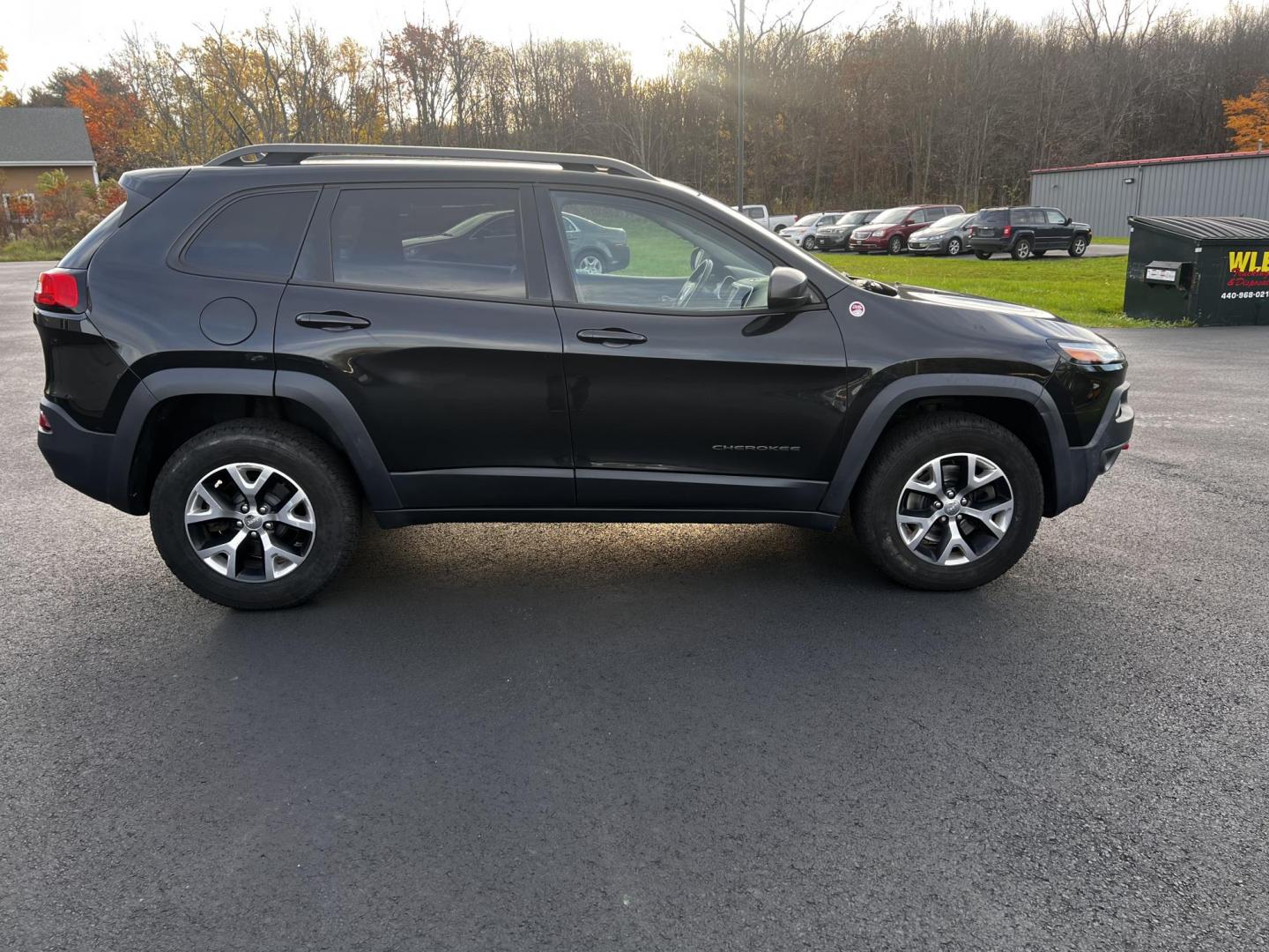 2015 Black /Black Jeep Cherokee Trailhawk 4WD (1C4PJMBS8FW) with an 3.2L V6 DOHC 24V engine, 9-Speed Automatic transmission, located at 11115 Chardon Rd. , Chardon, OH, 44024, (440) 214-9705, 41.580246, -81.241943 - Photo#6