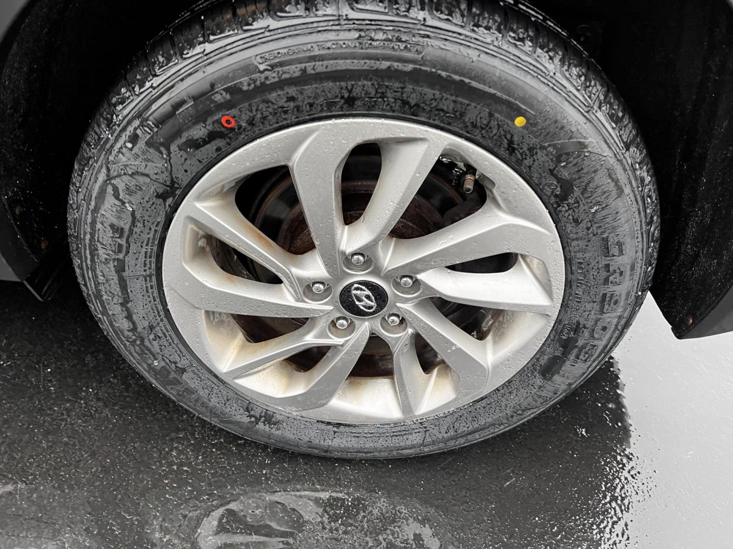 2017 Gray /Black Hyundai Tucson SE w/Popular Package AWD (KM8J3CA43HU) with an 2.0L I4 DOHC 16V engine, 6 Speed Auto transmission, located at 11115 Chardon Rd. , Chardon, OH, 44024, (440) 214-9705, 41.580246, -81.241943 - This 2017 Hyundai Tucson SE AWD is a well-rounded compact SUV that offers a balance of efficiency, technology, and functionality. Powered by a 2.0 I4 GDI engine and equipped with a 6-speed automatic transmission, it provides a commendable fuel efficiency of 26 MPG on the highway. This vehicle includ - Photo#22