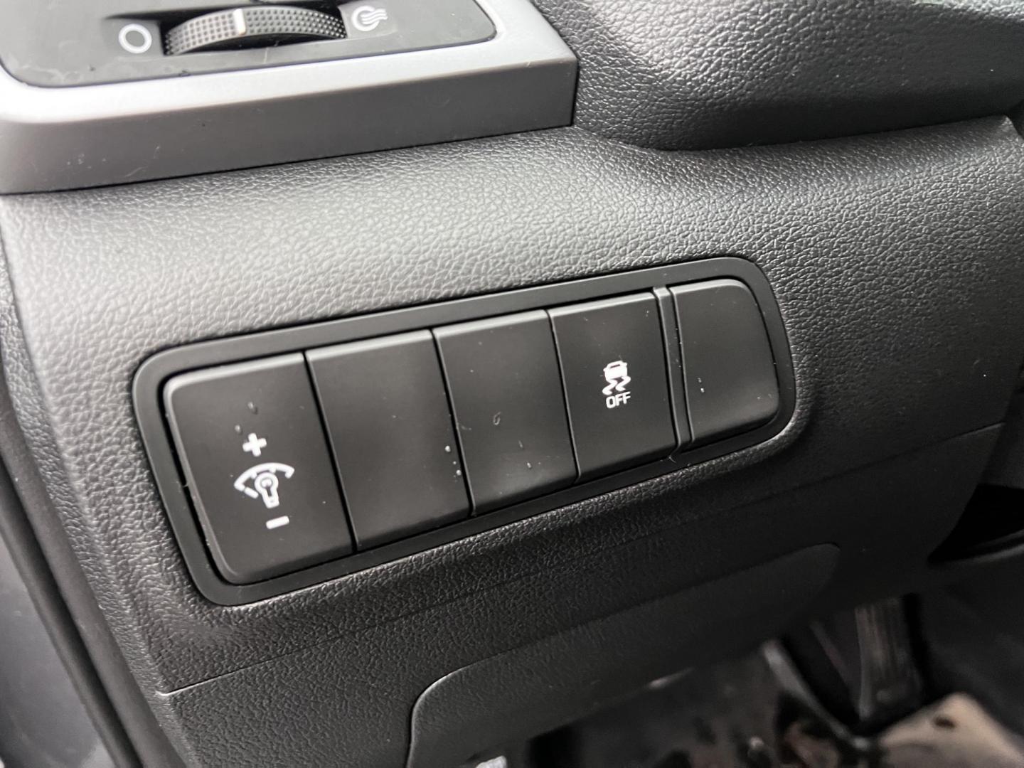 2017 Gray /Black Hyundai Tucson SE w/Popular Package AWD (KM8J3CA43HU) with an 2.0L I4 DOHC 16V engine, 6 Speed Auto transmission, located at 11115 Chardon Rd. , Chardon, OH, 44024, (440) 214-9705, 41.580246, -81.241943 - This 2017 Hyundai Tucson SE AWD is a well-rounded compact SUV that offers a balance of efficiency, technology, and functionality. Powered by a 2.0 I4 GDI engine and equipped with a 6-speed automatic transmission, it provides a commendable fuel efficiency of 26 MPG on the highway. This vehicle includ - Photo#26