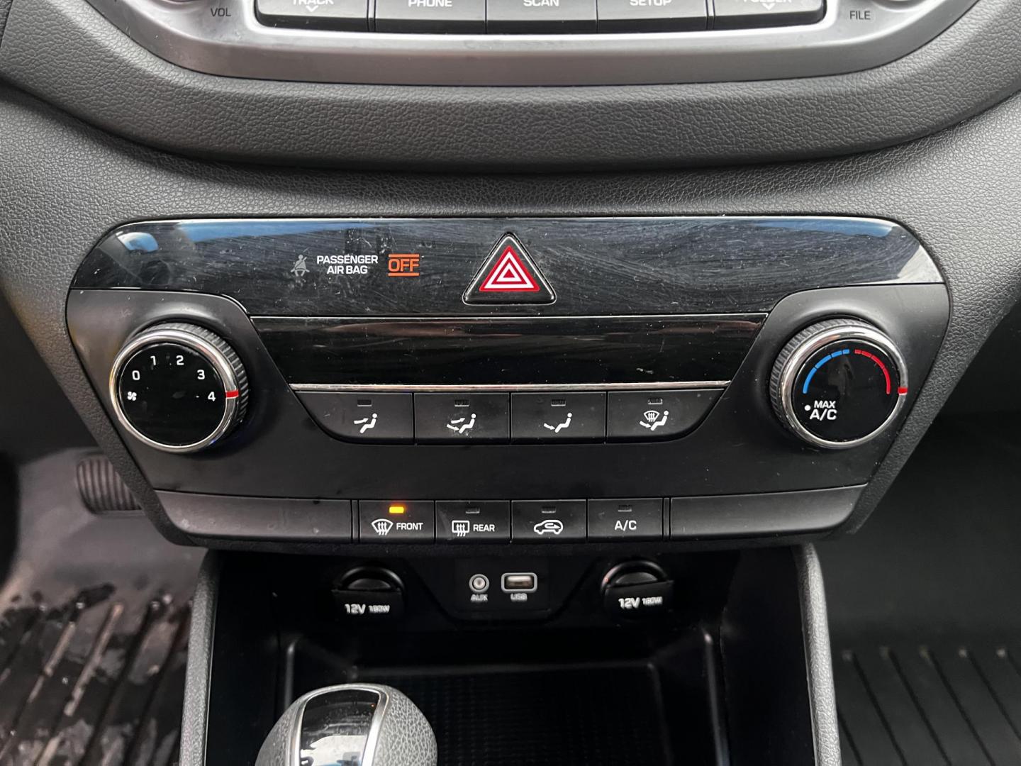 2017 Gray /Black Hyundai Tucson SE w/Popular Package AWD (KM8J3CA43HU) with an 2.0L I4 DOHC 16V engine, 6 Speed Auto transmission, located at 11115 Chardon Rd. , Chardon, OH, 44024, (440) 214-9705, 41.580246, -81.241943 - This 2017 Hyundai Tucson SE AWD is a well-rounded compact SUV that offers a balance of efficiency, technology, and functionality. Powered by a 2.0 I4 GDI engine and equipped with a 6-speed automatic transmission, it provides a commendable fuel efficiency of 26 MPG on the highway. This vehicle includ - Photo#8