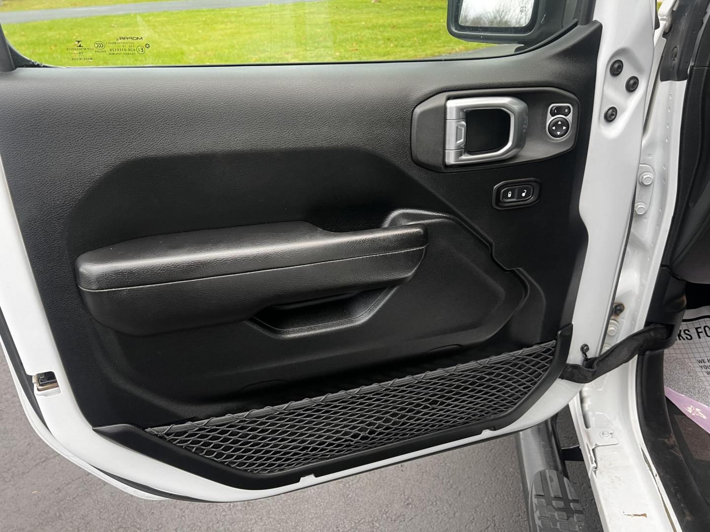 2020 White /Black Jeep Gladiator Sport S (1C6HJTAGXLL) with an 3.6L V6 DOHC 24V engine, 8-Speed Automatic transmission, located at 11115 Chardon Rd. , Chardon, OH, 44024, (440) 214-9705, 41.580246, -81.241943 - This 2020 Jeep Gladiator Sport S is a versatile midsize pickup renowned for its robust capabilities and modern features. Powered by a 3.6L Pentastar V6 engine paired with an 8-speed automatic transmission, it delivers a solid highway mileage of 22 MPG. Noteworthy features include a 7.0" touchscreen - Photo#16