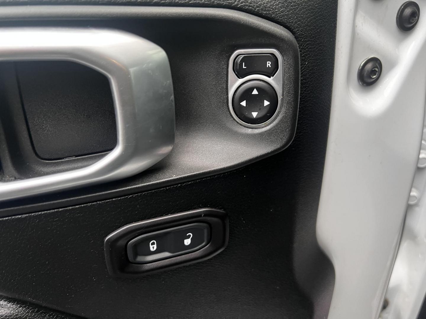 2020 White /Black Jeep Gladiator Sport S (1C6HJTAGXLL) with an 3.6L V6 DOHC 24V engine, 8-Speed Automatic transmission, located at 11115 Chardon Rd. , Chardon, OH, 44024, (440) 214-9705, 41.580246, -81.241943 - This 2020 Jeep Gladiator Sport S is a versatile midsize pickup renowned for its robust capabilities and modern features. Powered by a 3.6L Pentastar V6 engine paired with an 8-speed automatic transmission, it delivers a solid highway mileage of 22 MPG. Noteworthy features include a 7.0" touchscreen - Photo#17