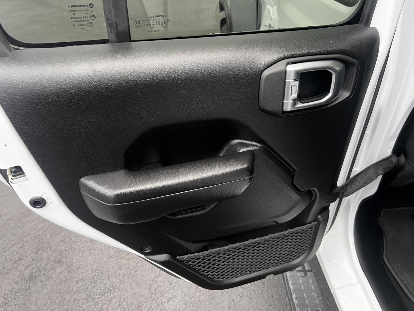 2020 White /Black Jeep Gladiator Sport S (1C6HJTAGXLL) with an 3.6L V6 DOHC 24V engine, 8-Speed Automatic transmission, located at 11115 Chardon Rd. , Chardon, OH, 44024, (440) 214-9705, 41.580246, -81.241943 - This 2020 Jeep Gladiator Sport S is a versatile midsize pickup renowned for its robust capabilities and modern features. Powered by a 3.6L Pentastar V6 engine paired with an 8-speed automatic transmission, it delivers a solid highway mileage of 22 MPG. Noteworthy features include a 7.0" touchscreen - Photo#30