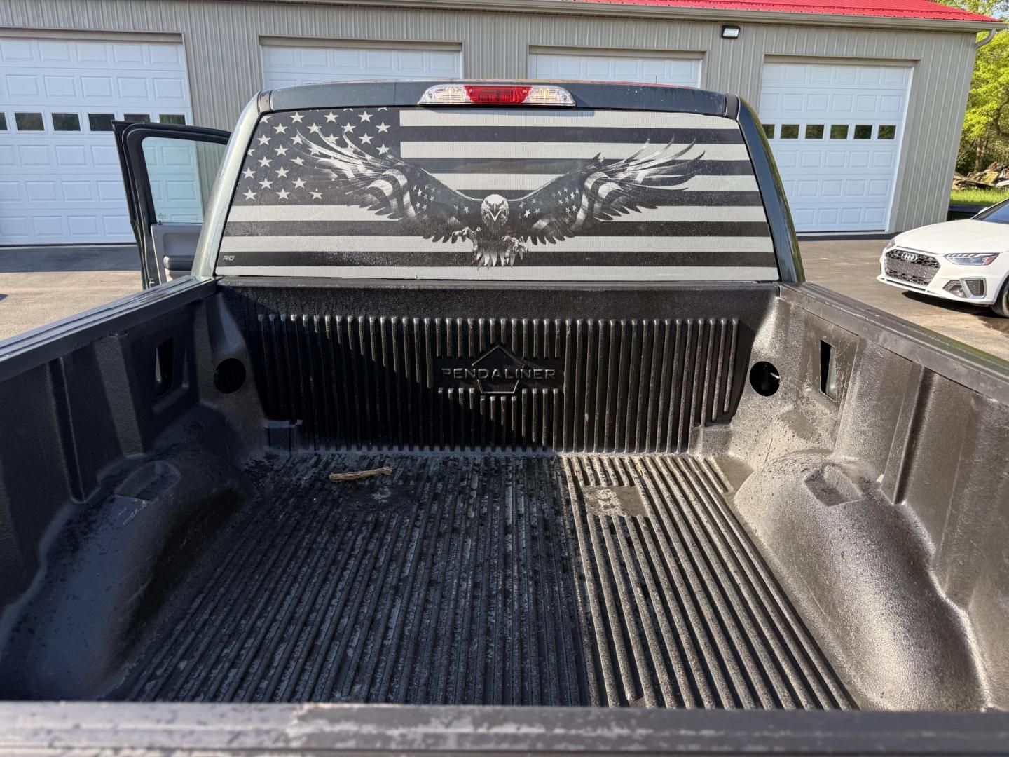 2018 Gray /Black Ford F-150 XLT SuperCrew 5.5-ft. Bed 4WD (1FTEW1EG0JK) with an 3.5L V6 TWIN TURBO engine, 10 Speed Auto transmission, located at 547 E. Main St., Orwell, OH, 44076, (440) 437-5893, 41.535435, -80.847855 - This 2018 Ford F-150 XLT Crew Cab 4WD is a capable and versatile pickup, offering impressive power and functionality. It features a 3.5-liter twin-turbo EcoBoost V6 engine coupled with a 10-speed automatic transmission, delivering 375 horsepower and an impressive 470 lb-ft of torque. These specifica - Photo#39