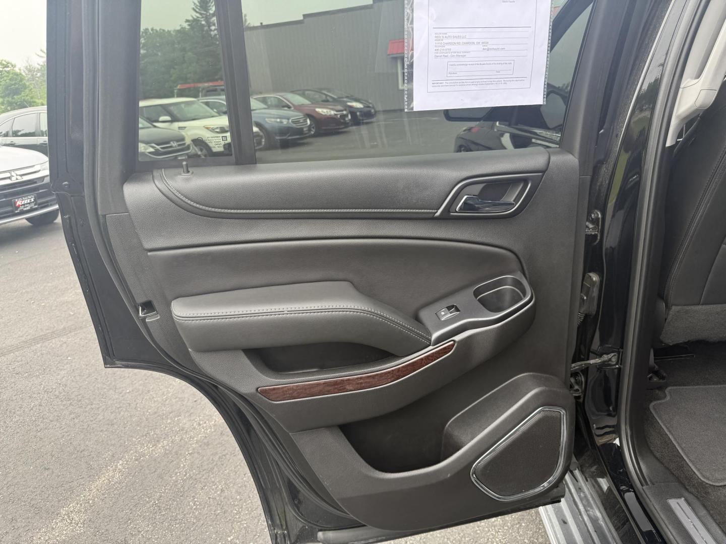 2018 Black /Black GMC Yukon SLT 4WD (1GKS2BKC4JR) with an 5.3L V8 OHV 16V engine, 6A transmission, located at 11115 Chardon Rd. , Chardon, OH, 44024, (440) 214-9705, 41.580246, -81.241943 - This 2018 GMC Yukon SLT 4WD is a full-size SUV that features a powerful 5.3-liter Vortec V8 engine and a 6-speed automatic transmission, boasting a towing capacity of 6,200 pounds, making it suitable for hauling and family adventures. Its luxurious interior includes leather seating with both heated - Photo#34
