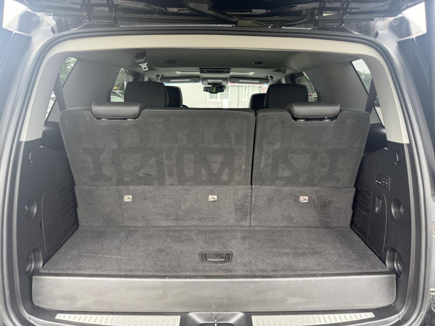 2018 Black /Black GMC Yukon SLT 4WD (1GKS2BKC4JR) with an 5.3L V8 OHV 16V engine, 6A transmission, located at 11115 Chardon Rd. , Chardon, OH, 44024, (440) 214-9705, 41.580246, -81.241943 - This 2018 GMC Yukon SLT 4WD is a full-size SUV that features a powerful 5.3-liter Vortec V8 engine and a 6-speed automatic transmission, boasting a towing capacity of 6,200 pounds, making it suitable for hauling and family adventures. Its luxurious interior includes leather seating with both heated - Photo#19