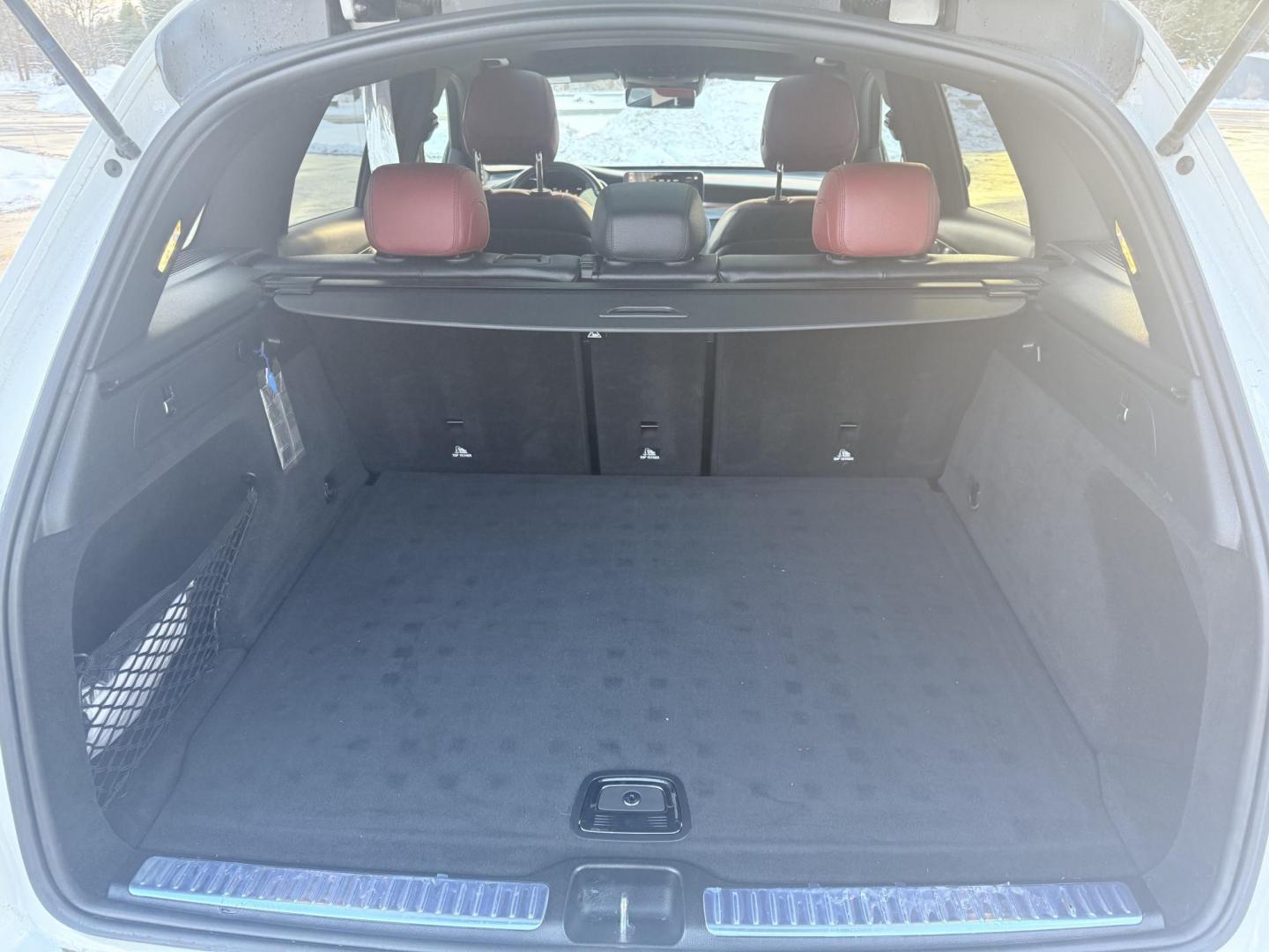 2021 White /Red Mercedes-Benz GLC-Class GLC300 4MATIC (W1N0G8EB4MF) with an 2.0L I4 DOHC 16V TURBO engine, 9A transmission, located at 11115 Chardon Rd. , Chardon, OH, 44024, (440) 214-9705, 41.580246, -81.241943 - Photo#38