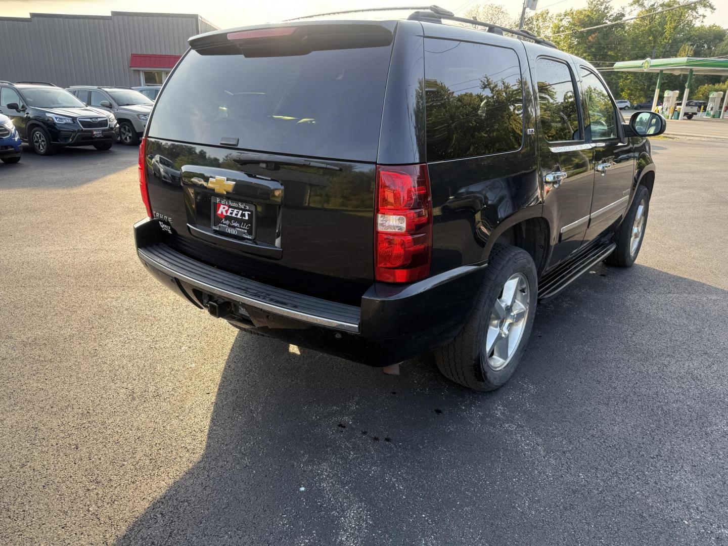 2013 Black /Black Chevrolet Tahoe LTZ 4WD (1GNSKCE02DR) with an 5.3L V8 OHV 16V FFV engine, 6-Speed Automatic transmission, located at 11115 Chardon Rd. , Chardon, OH, 44024, (440) 214-9705, 41.580246, -81.241943 - This 2013 Chevrolet Tahoe LTZ 4WD is a full-size SUV equipped with a 5.3-liter Vortec V8 engine and a 6-speed automatic transmission, as well as 3.42 gearing, which contributes to its impressive 8,200-pound towing capacity. Its interior is designed with luxury and comfort in mind, featuring leather - Photo#7