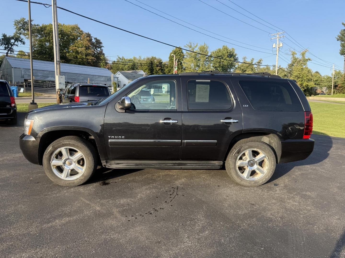 2013 Black /Black Chevrolet Tahoe LTZ 4WD (1GNSKCE02DR) with an 5.3L V8 OHV 16V FFV engine, 6-Speed Automatic transmission, located at 11115 Chardon Rd. , Chardon, OH, 44024, (440) 214-9705, 41.580246, -81.241943 - This 2013 Chevrolet Tahoe LTZ 4WD is a full-size SUV equipped with a 5.3-liter Vortec V8 engine and a 6-speed automatic transmission, as well as 3.42 gearing, which contributes to its impressive 8,200-pound towing capacity. Its interior is designed with luxury and comfort in mind, featuring leather - Photo#12