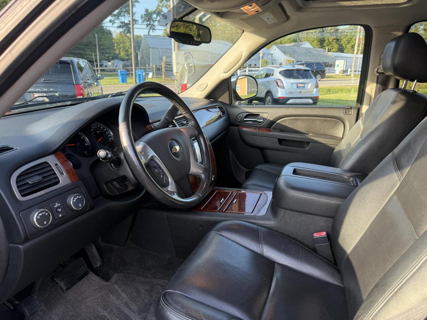 2013 Black /Black Chevrolet Tahoe LTZ 4WD (1GNSKCE02DR) with an 5.3L V8 OHV 16V FFV engine, 6-Speed Automatic transmission, located at 11115 Chardon Rd. , Chardon, OH, 44024, (440) 214-9705, 41.580246, -81.241943 - This 2013 Chevrolet Tahoe LTZ 4WD is a full-size SUV equipped with a 5.3-liter Vortec V8 engine and a 6-speed automatic transmission, as well as 3.42 gearing, which contributes to its impressive 8,200-pound towing capacity. Its interior is designed with luxury and comfort in mind, featuring leather - Photo#15