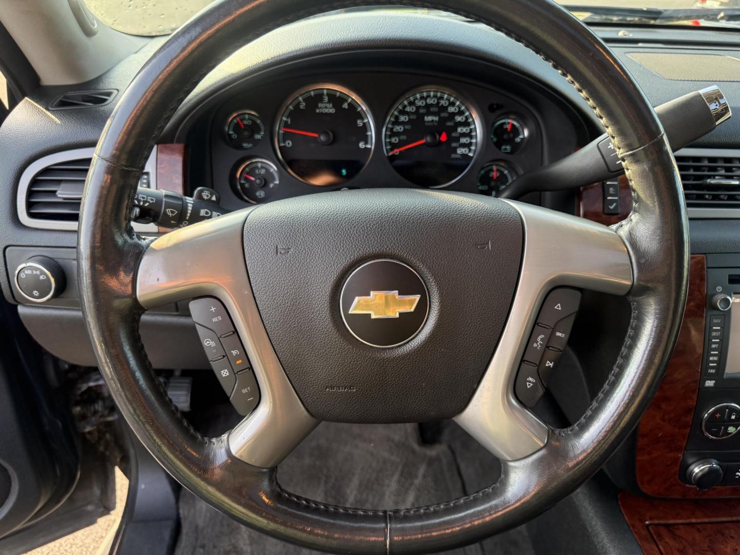 2013 Black /Black Chevrolet Tahoe LTZ 4WD (1GNSKCE02DR) with an 5.3L V8 OHV 16V FFV engine, 6-Speed Automatic transmission, located at 11115 Chardon Rd. , Chardon, OH, 44024, (440) 214-9705, 41.580246, -81.241943 - This 2013 Chevrolet Tahoe LTZ 4WD is a full-size SUV equipped with a 5.3-liter Vortec V8 engine and a 6-speed automatic transmission, as well as 3.42 gearing, which contributes to its impressive 8,200-pound towing capacity. Its interior is designed with luxury and comfort in mind, featuring leather - Photo#23