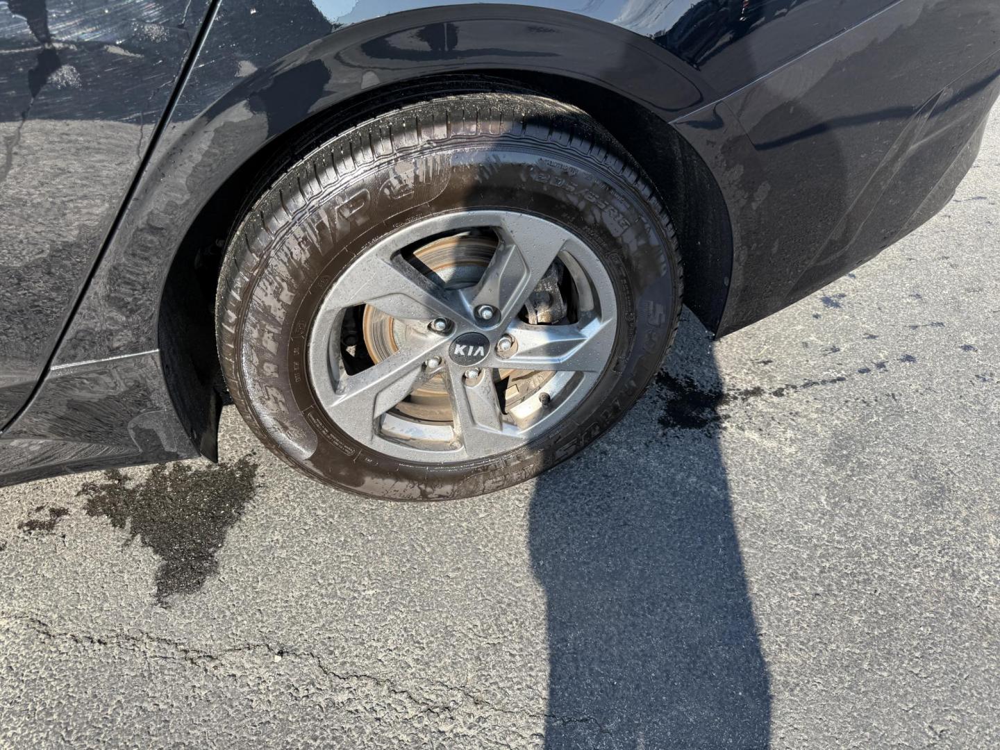 2021 Black /Black Kia K5 LXS (5XXG14J2XMG) with an 1.6L I4 DOHC 16V TURBO engine, 8-Speed Automatic transmission, located at 547 E. Main St., Orwell, OH, 44076, (440) 437-5893, 41.535435, -80.847855 - This 2021 Kia K5 LXS is a midsize sedan that combines style with a range of advanced features. It is powered by a 1.6-liter Turbocharged Inline-4 GDI engine paired with an 8-speed automatic transmission, delivering impressive fuel efficiency of 37 MPG on the highway. This vehicle comes equipped with - Photo#22