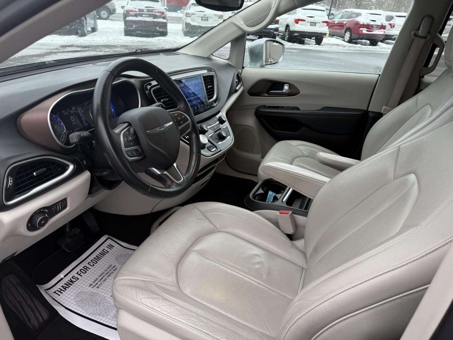 2017 Silver /White Chrysler Pacifica Touring-L (2C4RC1BG3HR) with an 3.6L V6 DOHC 24V engine, 9 Speed Automatic transmission, located at 11115 Chardon Rd. , Chardon, OH, 44024, (440) 214-9705, 41.580246, -81.241943 - Photo#4
