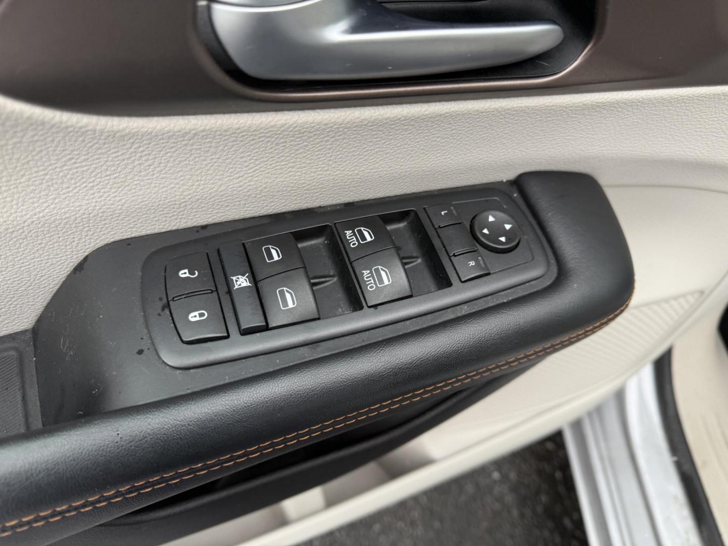 2017 Silver /White Chrysler Pacifica Touring-L (2C4RC1BG3HR) with an 3.6L V6 DOHC 24V engine, 9 Speed Automatic transmission, located at 11115 Chardon Rd. , Chardon, OH, 44024, (440) 214-9705, 41.580246, -81.241943 - Photo#26