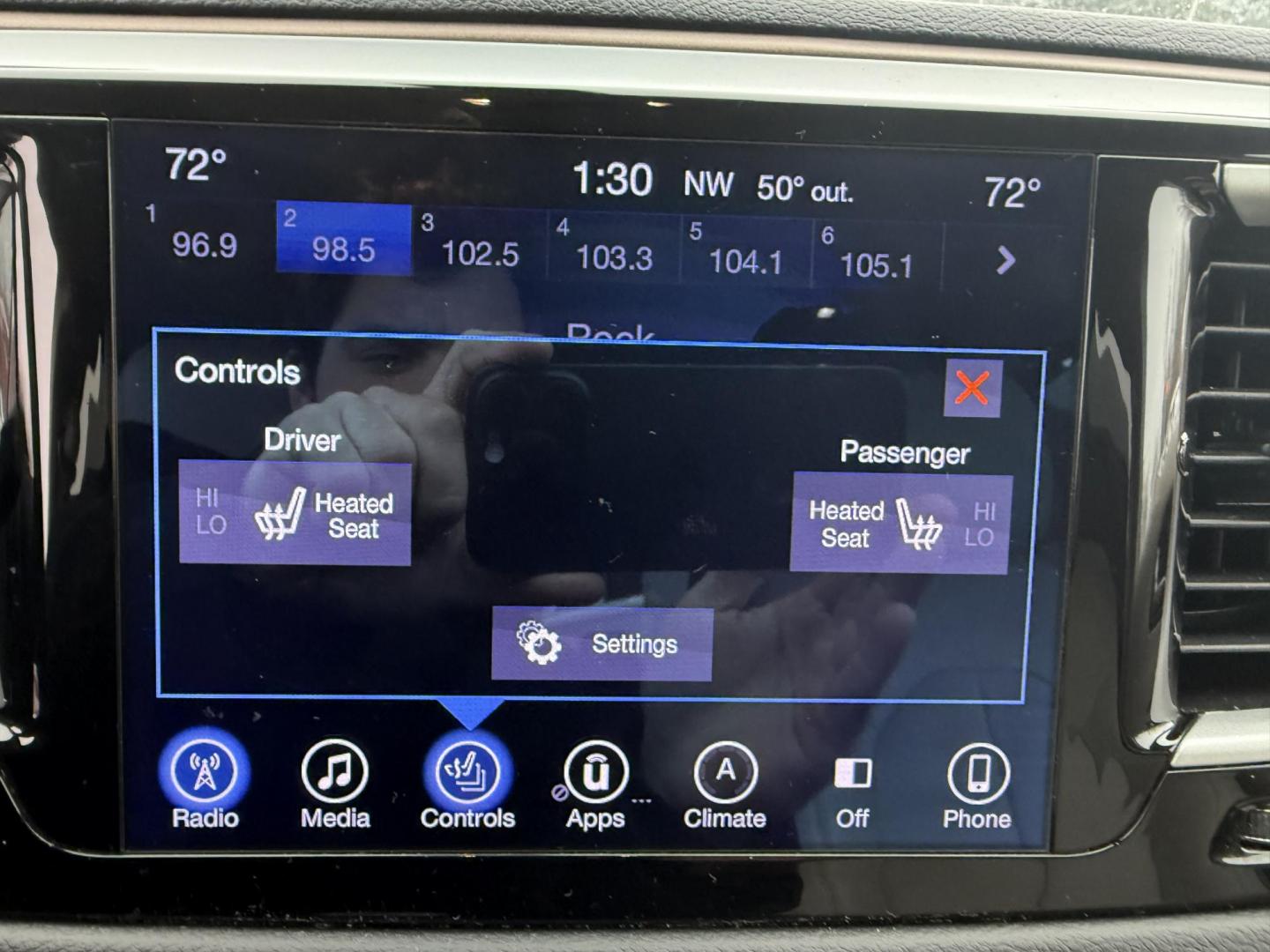 2017 Silver /White Chrysler Pacifica Touring-L (2C4RC1BG3HR) with an 3.6L V6 DOHC 24V engine, 9 Speed Automatic transmission, located at 11115 Chardon Rd. , Chardon, OH, 44024, (440) 214-9705, 41.580246, -81.241943 - Photo#7