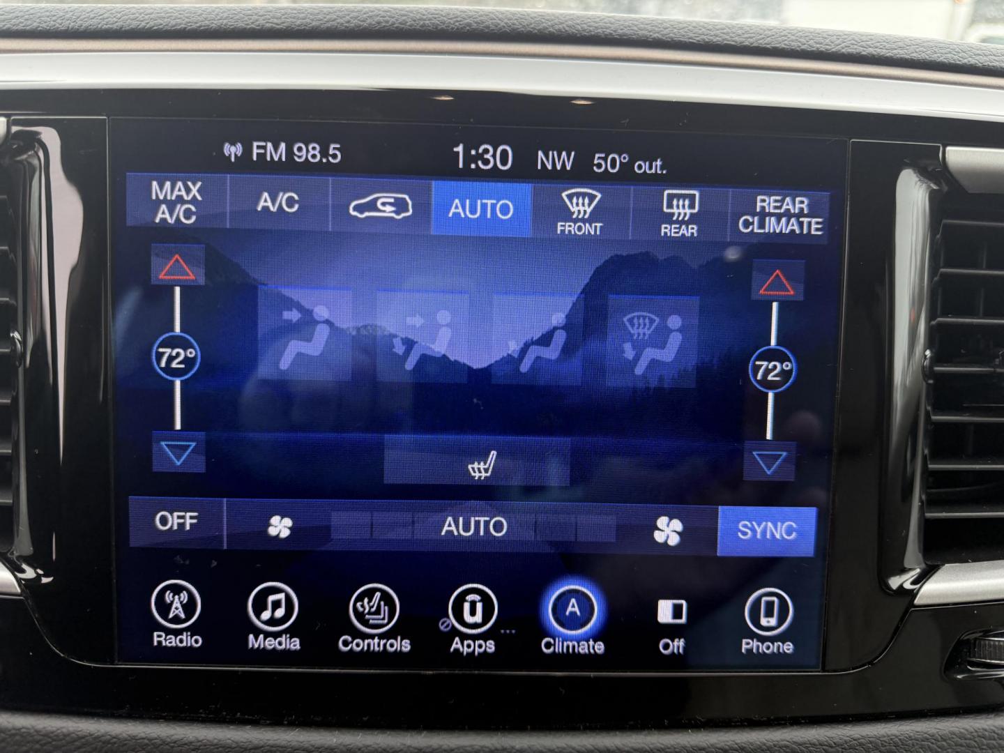 2017 Silver /White Chrysler Pacifica Touring-L (2C4RC1BG3HR) with an 3.6L V6 DOHC 24V engine, 9 Speed Automatic transmission, located at 11115 Chardon Rd. , Chardon, OH, 44024, (440) 214-9705, 41.580246, -81.241943 - Photo#10