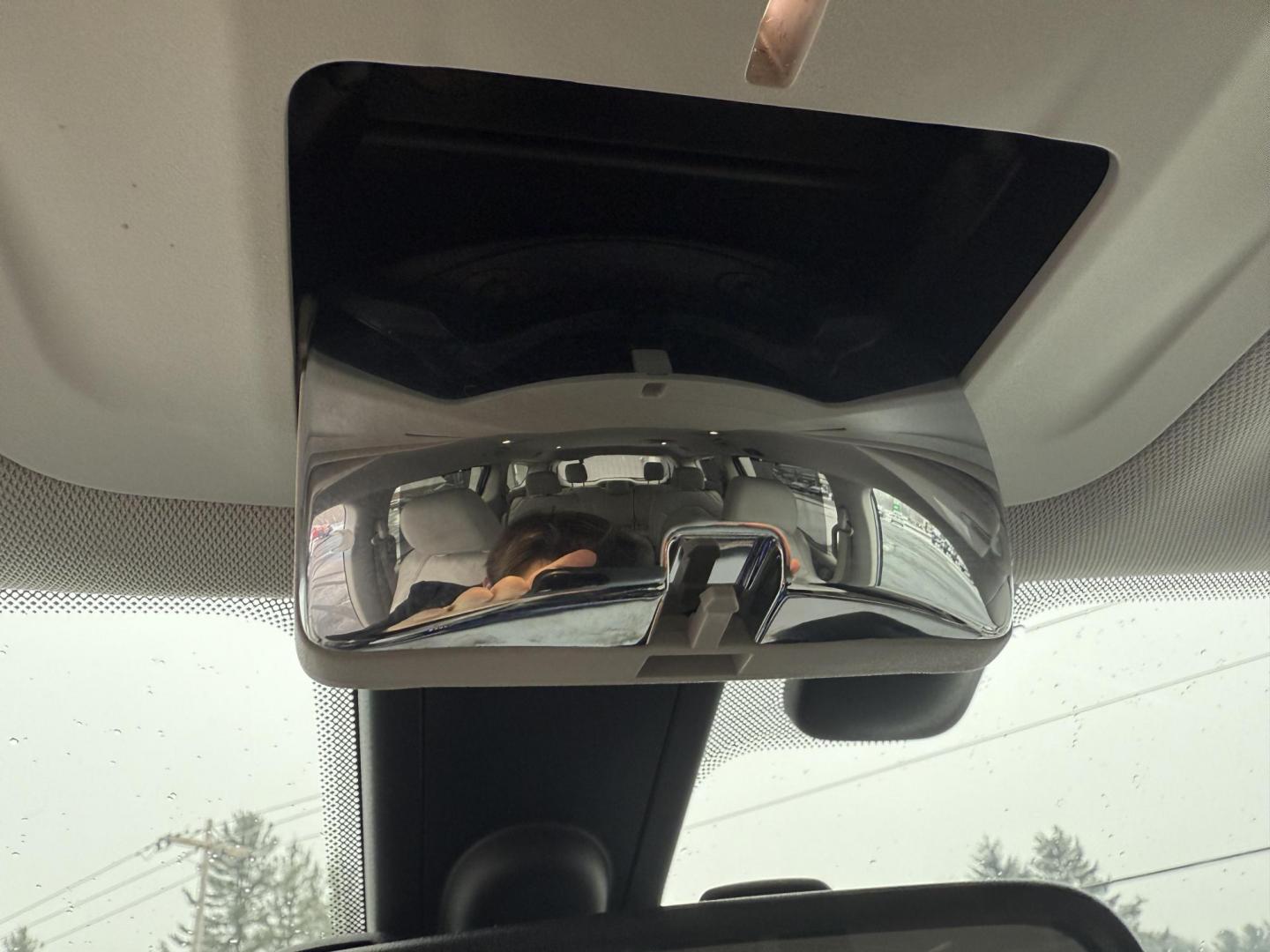2017 Silver /White Chrysler Pacifica Touring-L (2C4RC1BG3HR) with an 3.6L V6 DOHC 24V engine, 9 Speed Automatic transmission, located at 11115 Chardon Rd. , Chardon, OH, 44024, (440) 214-9705, 41.580246, -81.241943 - Photo#30