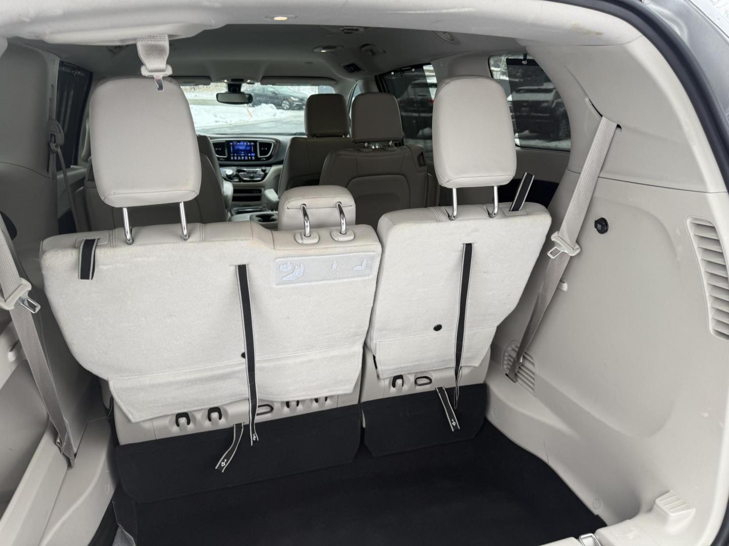 2017 Silver /White Chrysler Pacifica Touring-L (2C4RC1BG3HR) with an 3.6L V6 DOHC 24V engine, 9 Speed Automatic transmission, located at 11115 Chardon Rd. , Chardon, OH, 44024, (440) 214-9705, 41.580246, -81.241943 - Photo#35