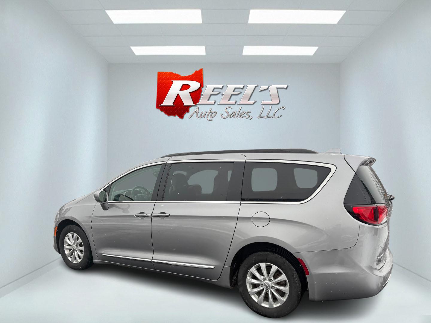 2017 Silver /White Chrysler Pacifica Touring-L (2C4RC1BG3HR) with an 3.6L V6 DOHC 24V engine, 9 Speed Automatic transmission, located at 11115 Chardon Rd. , Chardon, OH, 44024, (440) 214-9705, 41.580246, -81.241943 - Photo#19