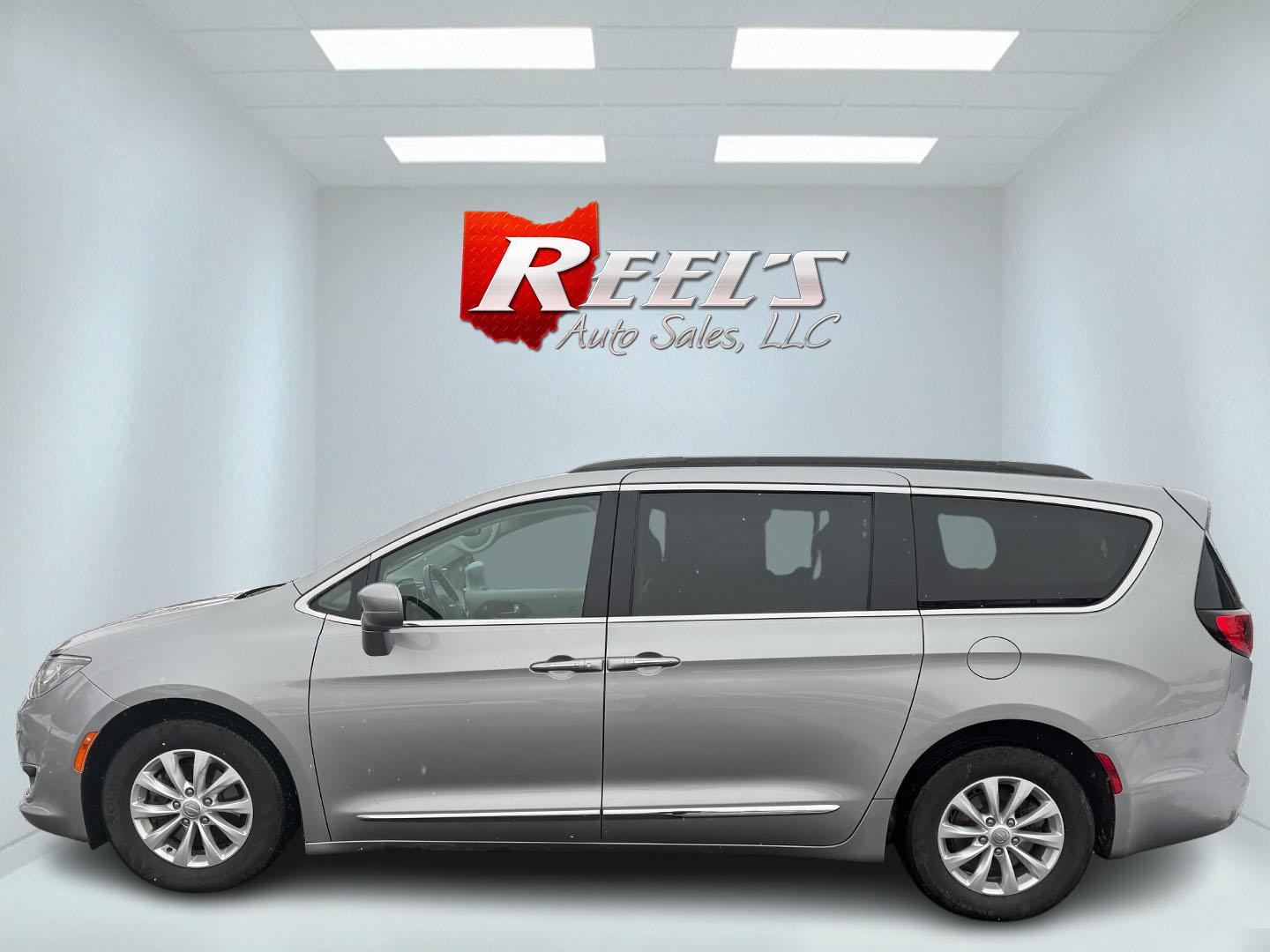 2017 Silver /White Chrysler Pacifica Touring-L (2C4RC1BG3HR) with an 3.6L V6 DOHC 24V engine, 9 Speed Automatic transmission, located at 11115 Chardon Rd. , Chardon, OH, 44024, (440) 214-9705, 41.580246, -81.241943 - Photo#20