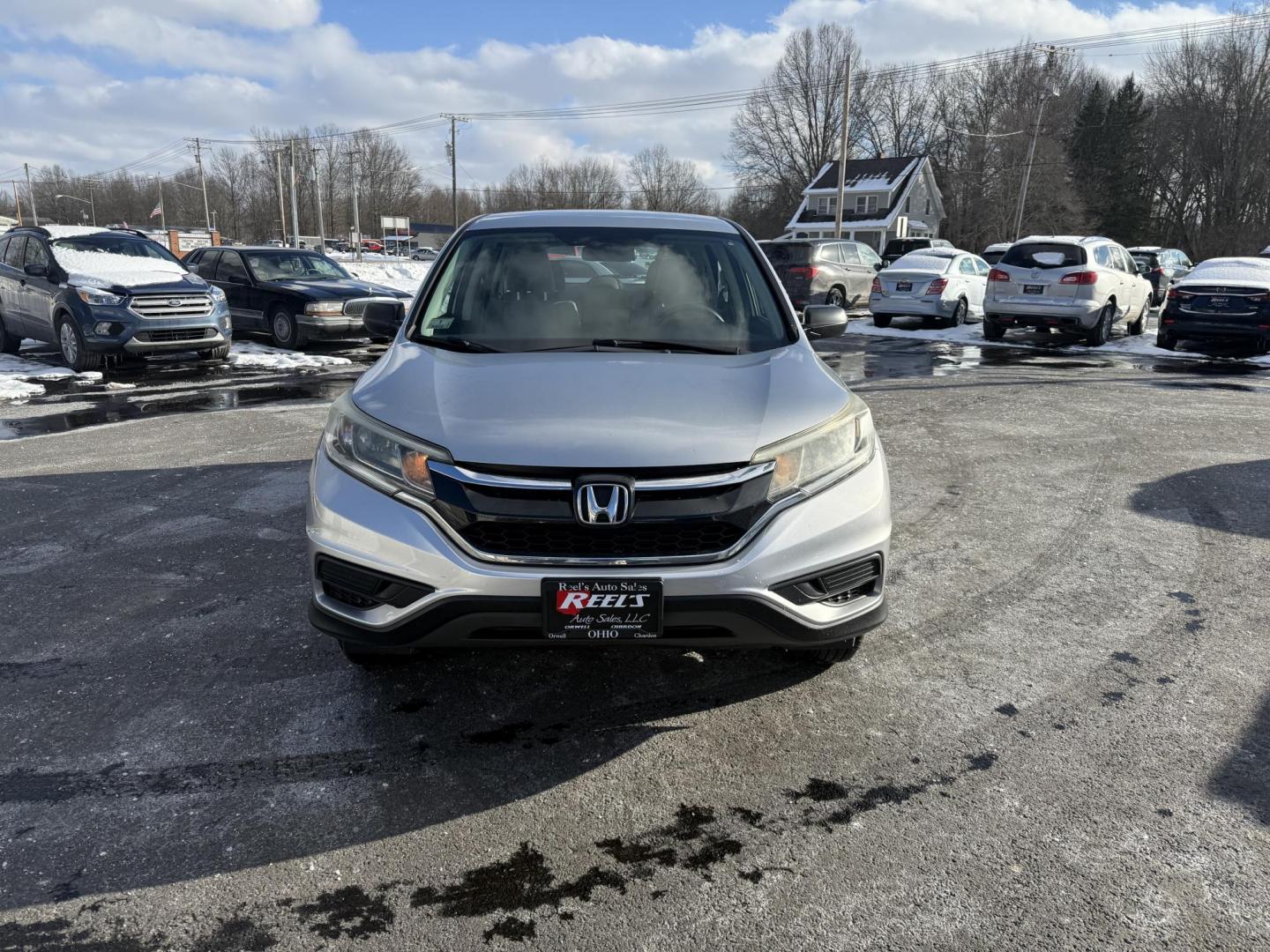 2015 Silver /Gray Honda CR-V LX 4WD (5J6RM4H39FL) with an 2.4L I4 DOHC 16V engine, Automatic transmission, located at 547 E. Main St., Orwell, OH, 44076, (440) 437-5893, 41.535435, -80.847855 - Photo#1