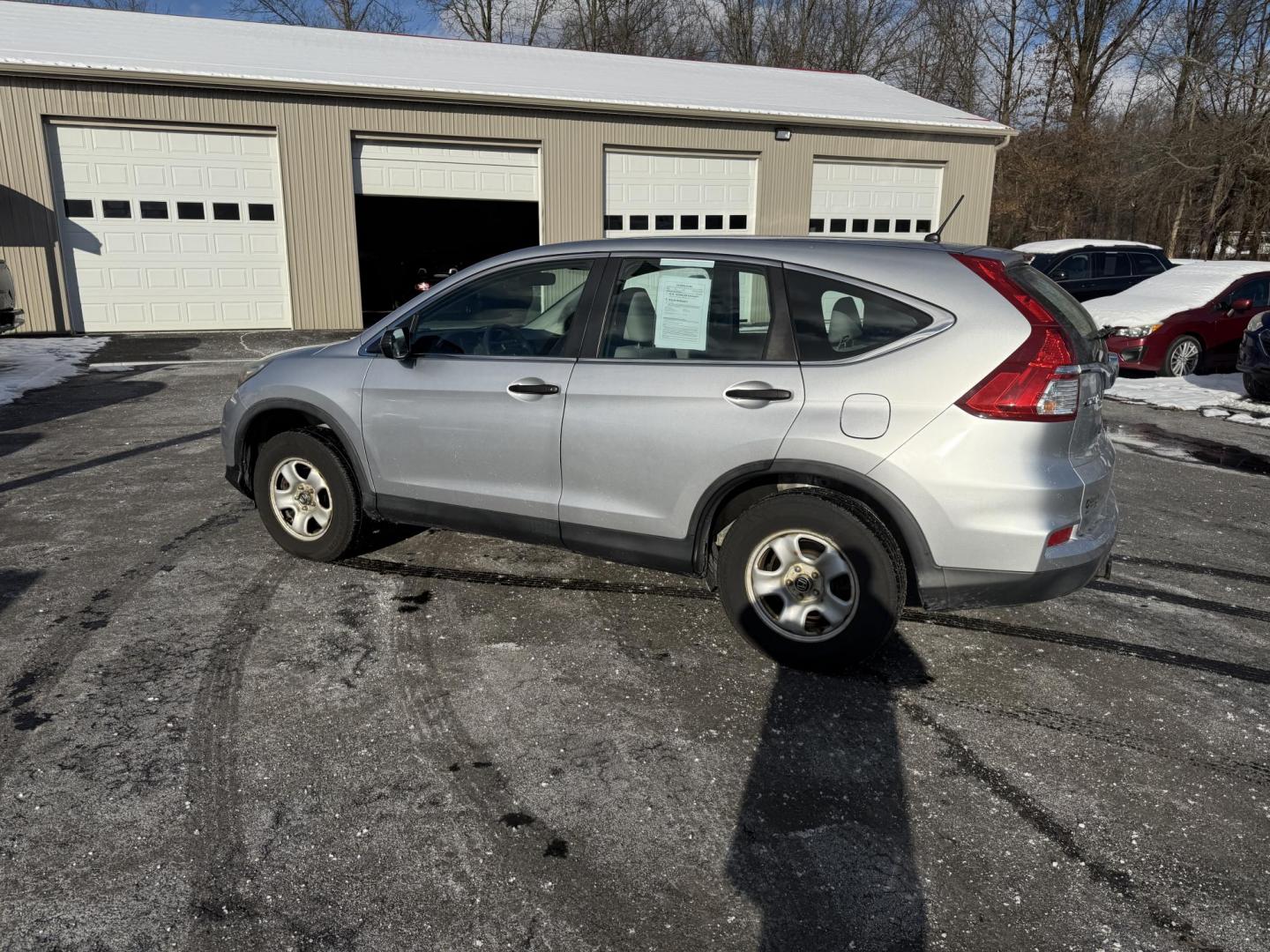 2015 Silver /Gray Honda CR-V LX 4WD (5J6RM4H39FL) with an 2.4L I4 DOHC 16V engine, Automatic transmission, located at 547 E. Main St., Orwell, OH, 44076, (440) 437-5893, 41.535435, -80.847855 - Photo#10