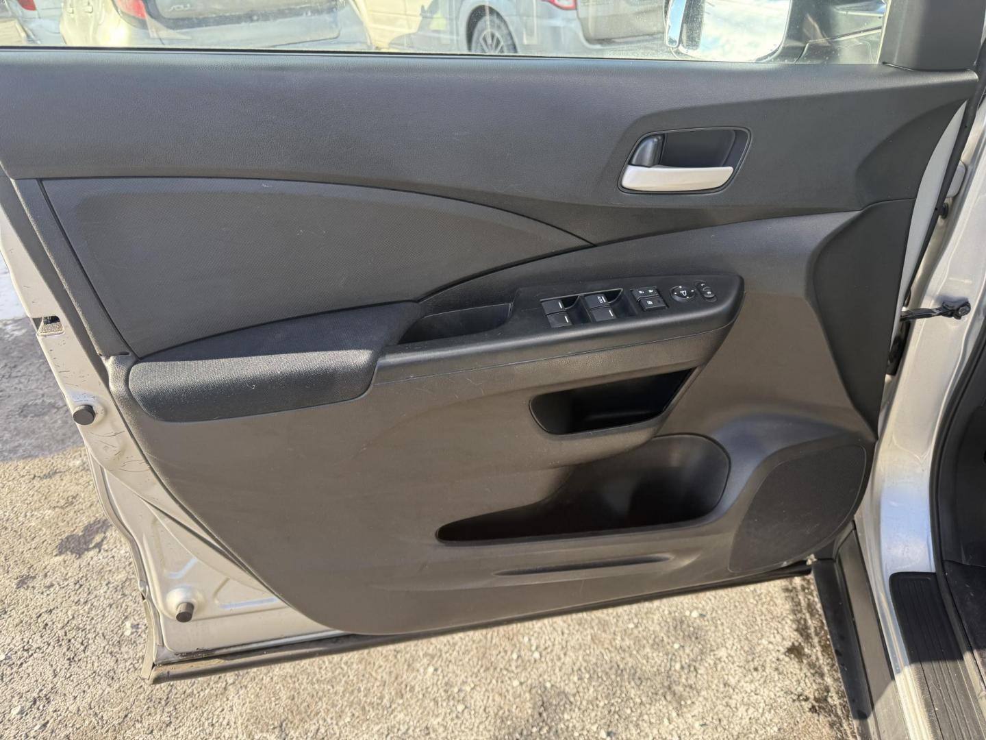 2015 Silver /Gray Honda CR-V LX 4WD (5J6RM4H39FL) with an 2.4L I4 DOHC 16V engine, Automatic transmission, located at 547 E. Main St., Orwell, OH, 44076, (440) 437-5893, 41.535435, -80.847855 - Photo#16