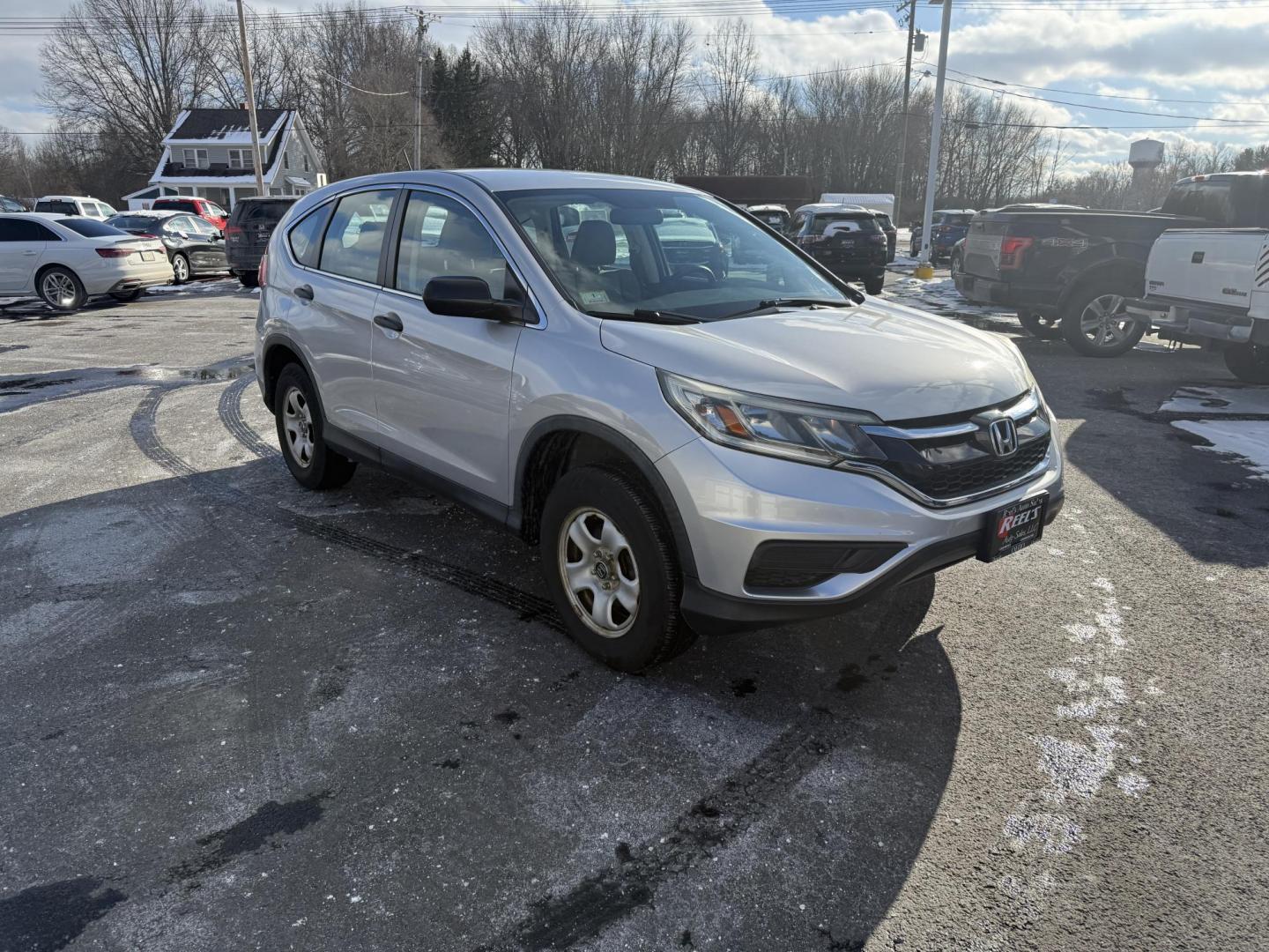 2015 Silver /Gray Honda CR-V LX 4WD (5J6RM4H39FL) with an 2.4L I4 DOHC 16V engine, Automatic transmission, located at 547 E. Main St., Orwell, OH, 44076, (440) 437-5893, 41.535435, -80.847855 - Photo#2