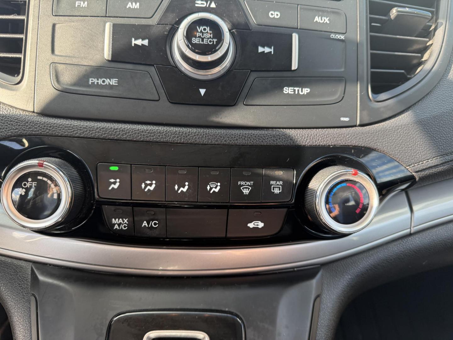 2015 Silver /Gray Honda CR-V LX 4WD (5J6RM4H39FL) with an 2.4L I4 DOHC 16V engine, Automatic transmission, located at 547 E. Main St., Orwell, OH, 44076, (440) 437-5893, 41.535435, -80.847855 - Photo#25
