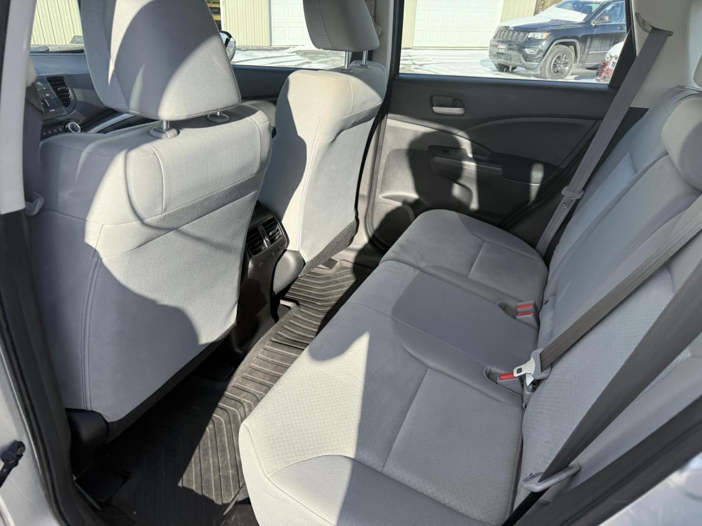 2015 Silver /Gray Honda CR-V LX 4WD (5J6RM4H39FL) with an 2.4L I4 DOHC 16V engine, Automatic transmission, located at 547 E. Main St., Orwell, OH, 44076, (440) 437-5893, 41.535435, -80.847855 - Photo#29