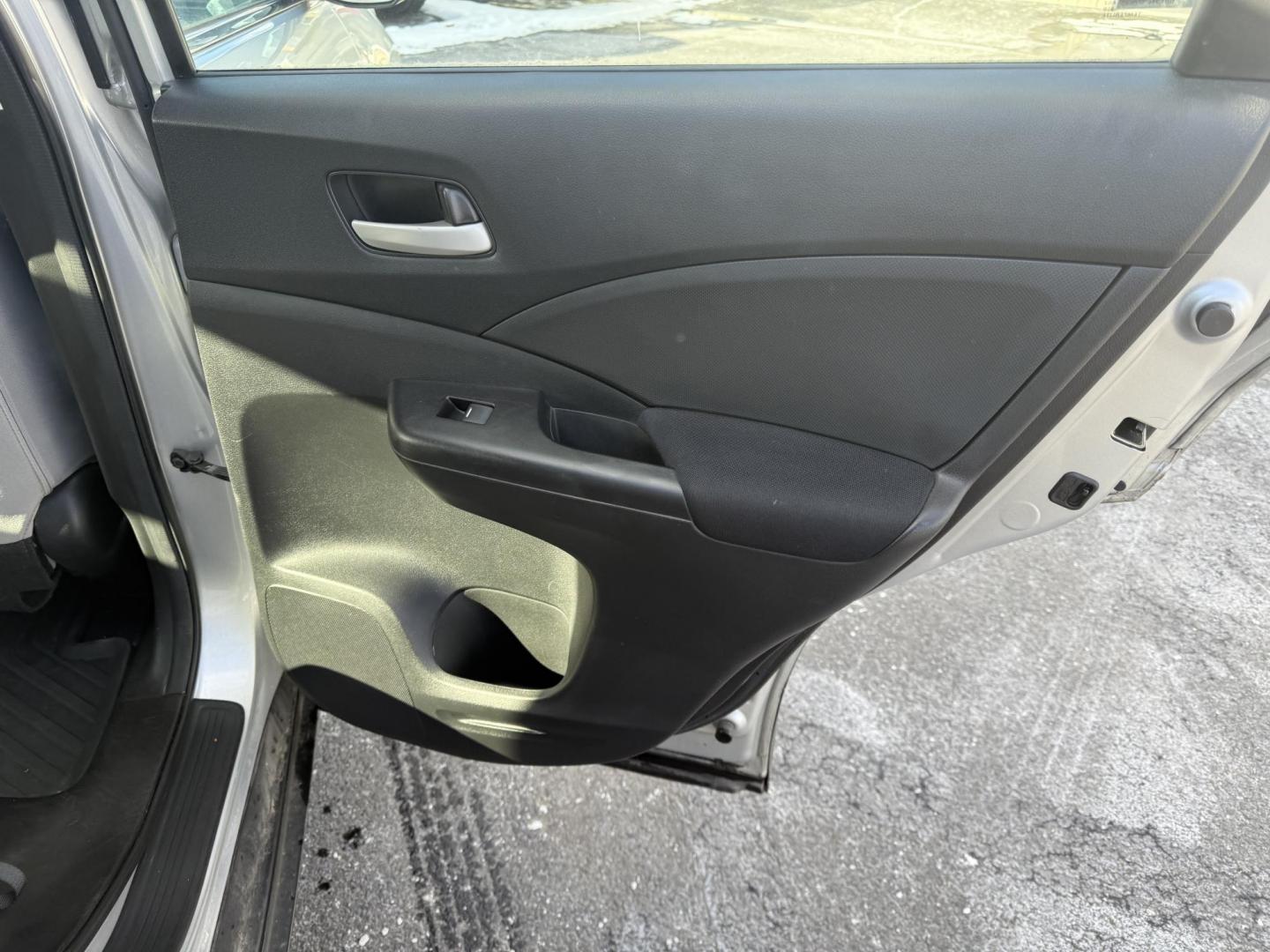 2015 Silver /Gray Honda CR-V LX 4WD (5J6RM4H39FL) with an 2.4L I4 DOHC 16V engine, Automatic transmission, located at 547 E. Main St., Orwell, OH, 44076, (440) 437-5893, 41.535435, -80.847855 - Photo#36