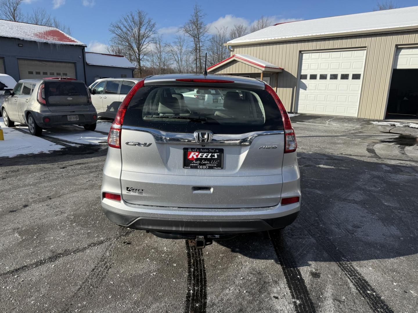 2015 Silver /Gray Honda CR-V LX 4WD (5J6RM4H39FL) with an 2.4L I4 DOHC 16V engine, Automatic transmission, located at 547 E. Main St., Orwell, OH, 44076, (440) 437-5893, 41.535435, -80.847855 - Photo#8