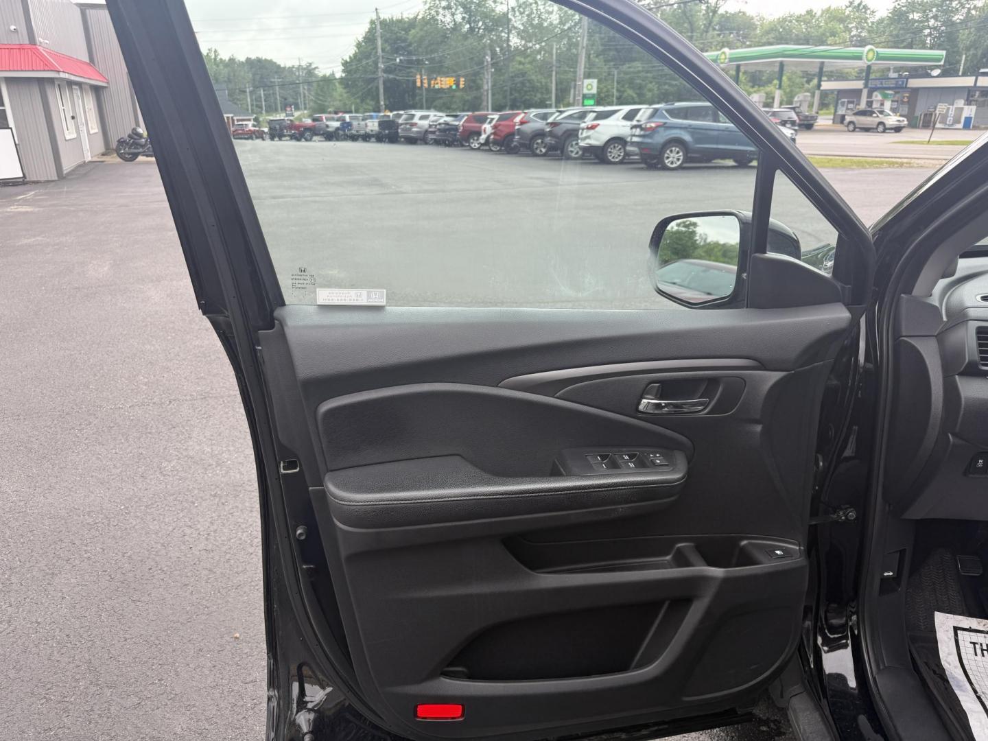 2019 Black /Black Honda Ridgeline Sport AWD (5FPYK3F10KB) with an 3.5L V6 SOHC 24V engine, 6 Speed Auto transmission, located at 11115 Chardon Rd. , Chardon, OH, 44024, (440) 214-9705, 41.580246, -81.241943 - This 2019 Honda Ridgeline Sport AWD is equipped with a 3.5-liter EarthDreams V6 engine and a 6-speed automatic transmission, offering a blend of power and efficiency. It features convenient daytime running lights and dusk-sensing headlights for enhanced visibility. Inside, this Ridgeline provides a - Photo#20