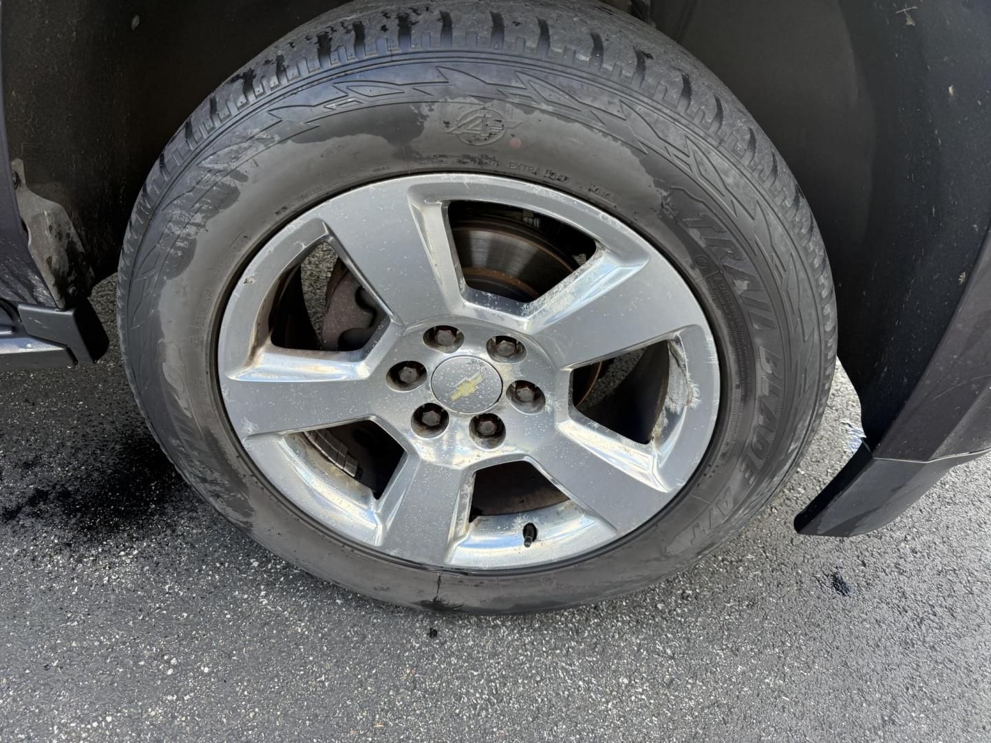 2017 Gray /Black Chevrolet Tahoe LT 4WD (1GNSKBKC4HR) with an 5.3L V8 OHV 16V engine, 6A transmission, located at 11115 Chardon Rd. , Chardon, OH, 44024, (440) 214-9705, 41.580246, -81.241943 - Command the road with this 2017 Chevrolet Tahoe LT 4WD, powered by a robust 5.3L V8 EcoTec3 engine and 6-speed automatic transmission, offering a 6,200-pound towing capacity for all your adventures. The luxurious leather interior features heated front and rear seats, tri-zone automatic climate contr - Photo#3