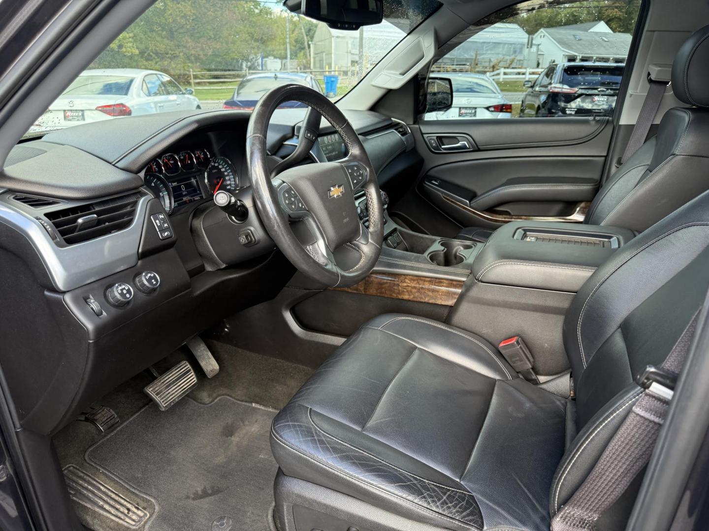 2017 Gray /Black Chevrolet Tahoe LT 4WD (1GNSKBKC4HR) with an 5.3L V8 OHV 16V engine, 6A transmission, located at 11115 Chardon Rd. , Chardon, OH, 44024, (440) 214-9705, 41.580246, -81.241943 - Command the road with this 2017 Chevrolet Tahoe LT 4WD, powered by a robust 5.3L V8 EcoTec3 engine and 6-speed automatic transmission, offering a 6,200-pound towing capacity for all your adventures. The luxurious leather interior features heated front and rear seats, tri-zone automatic climate contr - Photo#13