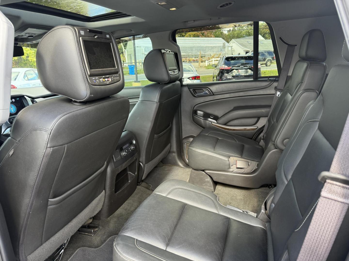 2017 Gray /Black Chevrolet Tahoe LT 4WD (1GNSKBKC4HR) with an 5.3L V8 OHV 16V engine, 6A transmission, located at 11115 Chardon Rd. , Chardon, OH, 44024, (440) 214-9705, 41.580246, -81.241943 - Command the road with this 2017 Chevrolet Tahoe LT 4WD, powered by a robust 5.3L V8 EcoTec3 engine and 6-speed automatic transmission, offering a 6,200-pound towing capacity for all your adventures. The luxurious leather interior features heated front and rear seats, tri-zone automatic climate contr - Photo#39