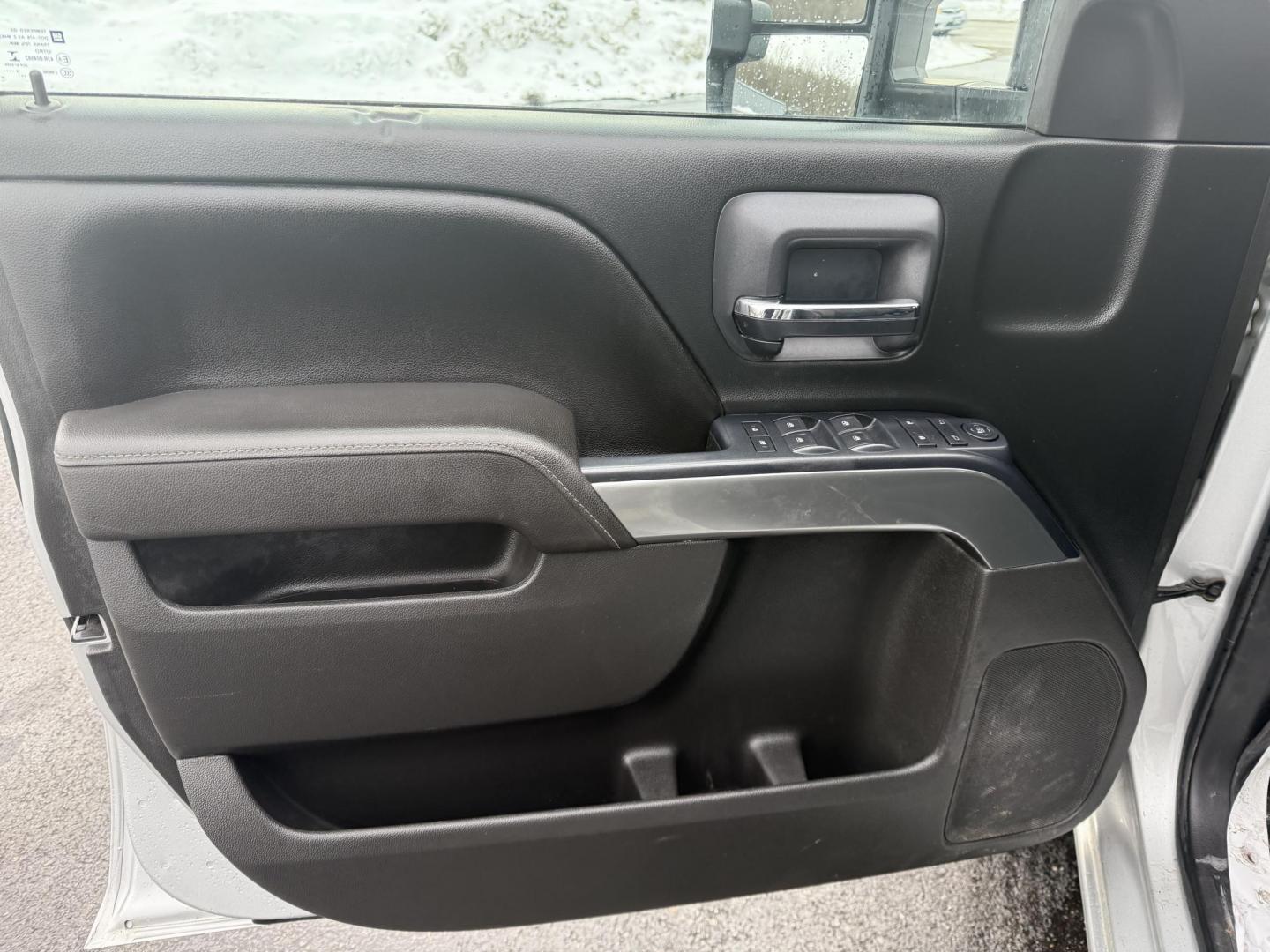 2017 Silver /Black Chevrolet Silverado 1500 LT Crew Cab 4WD (3GCUKREC6HG) with an 5.3L V8 OHV 16V engine, 6A transmission, located at 547 E. Main St., Orwell, OH, 44076, (440) 437-5893, 41.535435, -80.847855 - This 2017 Chevrolet Silverado 1500 LT Crew Cab 4WD is a versatile and robust pickup, powered by a 5.3-liter Vortec V8 engine mated with a 6-speed automatic transmission. This configuration delivers both strong performance and dependable towing capabilities, with a capacity of up to 9,400 pounds. Ins - Photo#6