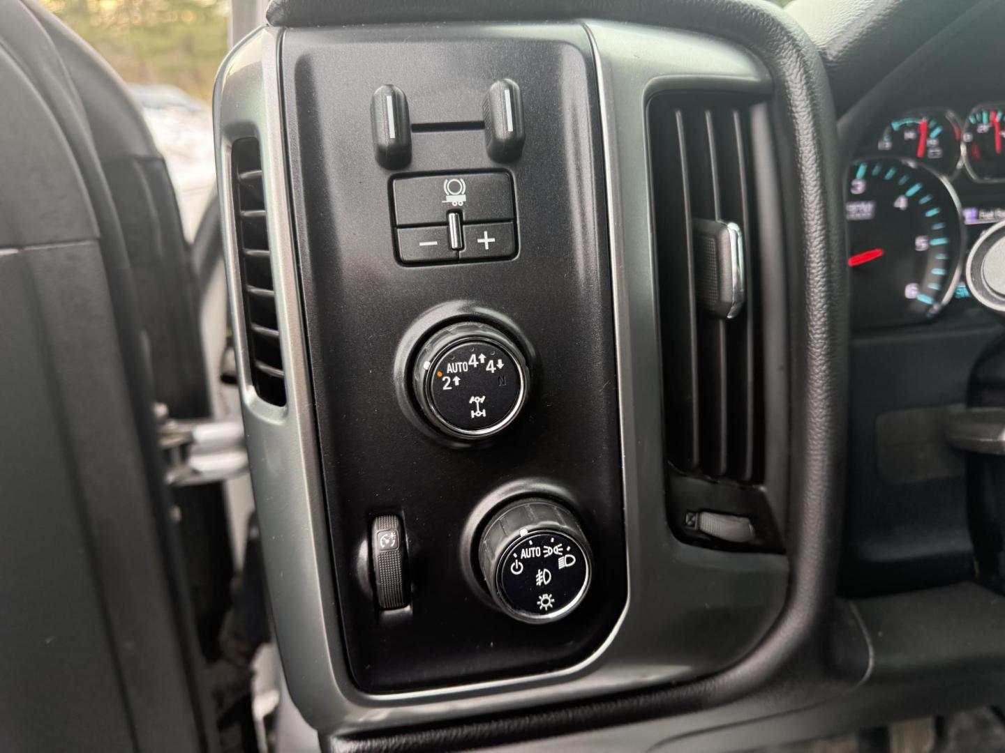 2017 Silver /Black Chevrolet Silverado 1500 LT Crew Cab 4WD (3GCUKREC6HG) with an 5.3L V8 OHV 16V engine, 6A transmission, located at 547 E. Main St., Orwell, OH, 44076, (440) 437-5893, 41.535435, -80.847855 - This 2017 Chevrolet Silverado 1500 LT Crew Cab 4WD is a versatile and robust pickup, powered by a 5.3-liter Vortec V8 engine mated with a 6-speed automatic transmission. This configuration delivers both strong performance and dependable towing capabilities, with a capacity of up to 9,400 pounds. Ins - Photo#9