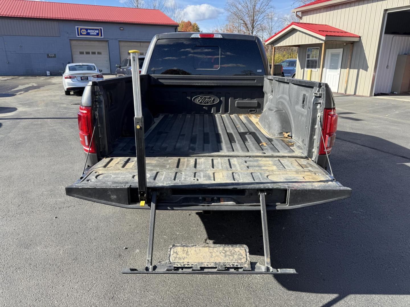 2016 Gray /Black Ford F-150 Lariat SuperCrew 6.5-ft. Bed 4WD (1FTFW1EG7GK) with an 3.5 V6 TWIN TURBO engine, 6 Speed Automatic transmission, located at 547 E. Main St., Orwell, OH, 44076, (440) 437-5893, 41.535435, -80.847855 - 2016 Ford F-150 Lariat Crew Cab 4WD – Unmatched Power, Premium Comfort, and Advanced Technology Experience the perfect blend of strength, luxury, and innovation with this 2016 Ford F-150 Lariat Crew Cab 4WD. Equipped with a commanding 3.5L Twin Turbo EcoBoost V6 engine producing 365 HP and 420 - Photo#11