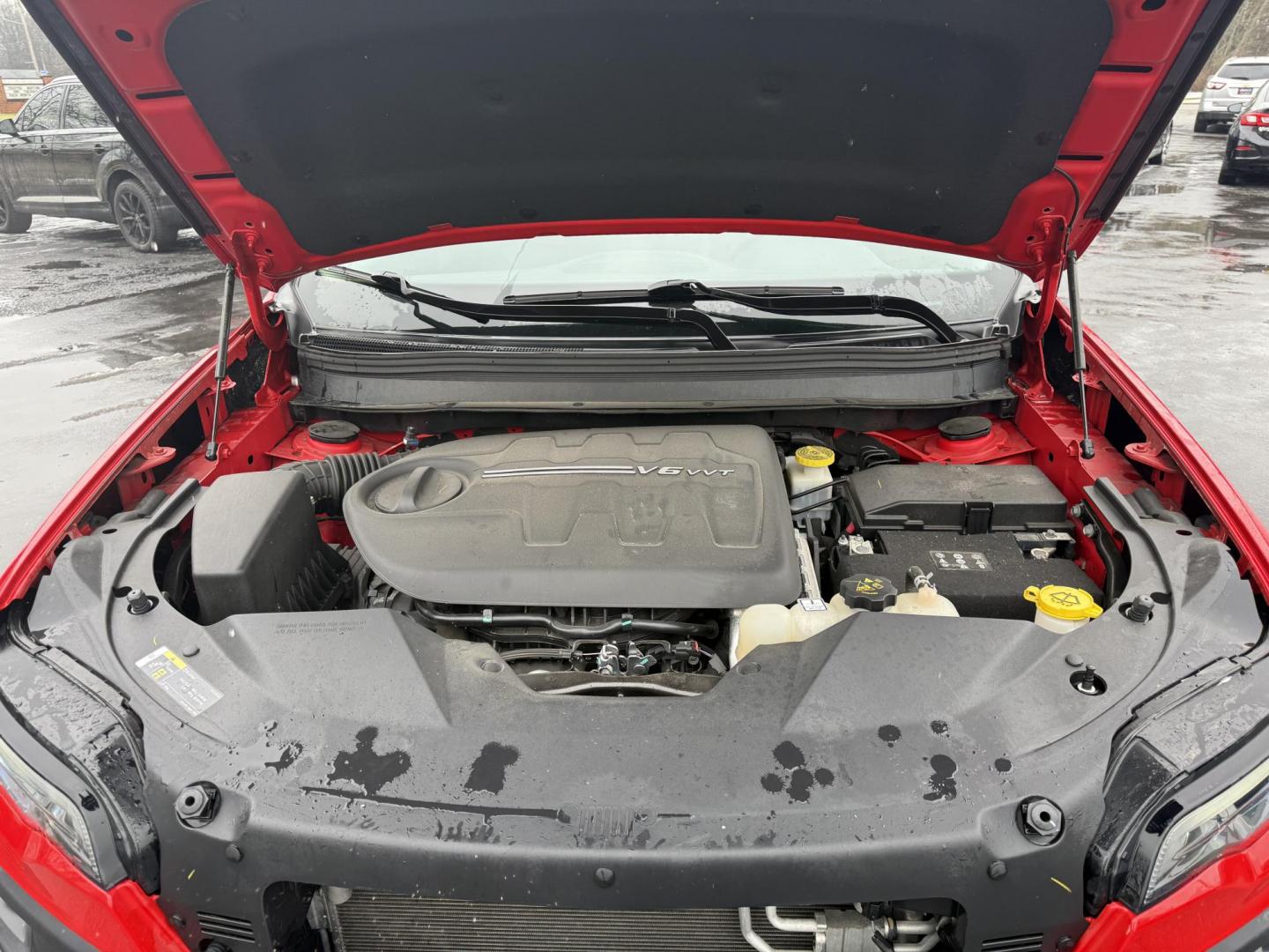 2019 Red /Black Jeep Cherokee Trailhawk Elite 4WD (1C4PJMBX3KD) with an 3.2L V6 DOHC 24V engine, 9A transmission, located at 11115 Chardon Rd. , Chardon, OH, 44024, (440) 214-9705, 41.580246, -81.241943 - This 2019 Jeep Cherokee Trailhawk Elite is a comfortable and capable off-road SUV. It is powered by a 3.2-liter V6 engine and mated to a 9-speed automatic transmission for a smooth drive output. The interior is luxurious with leather upholstery, heated and cooled front seats, power-adjustable seats - Photo#3