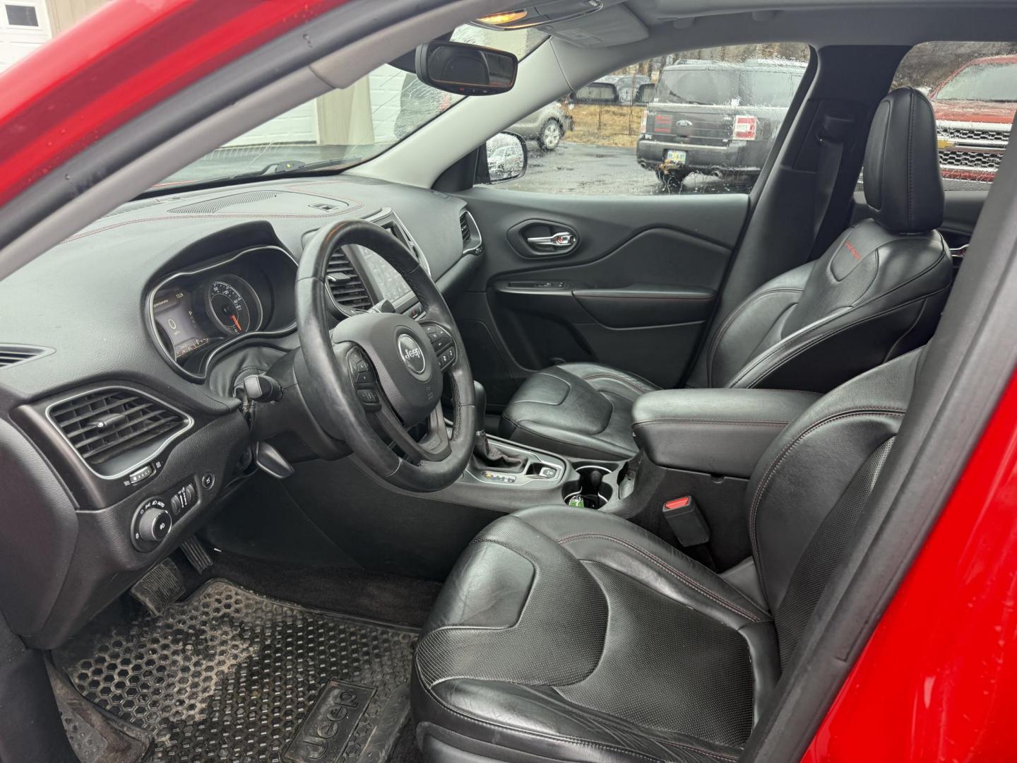 2019 Red /Black Jeep Cherokee Trailhawk Elite 4WD (1C4PJMBX3KD) with an 3.2L V6 DOHC 24V engine, 9A transmission, located at 11115 Chardon Rd. , Chardon, OH, 44024, (440) 214-9705, 41.580246, -81.241943 - This 2019 Jeep Cherokee Trailhawk Elite is a comfortable and capable off-road SUV. It is powered by a 3.2-liter V6 engine and mated to a 9-speed automatic transmission for a smooth drive output. The interior is luxurious with leather upholstery, heated and cooled front seats, power-adjustable seats - Photo#8